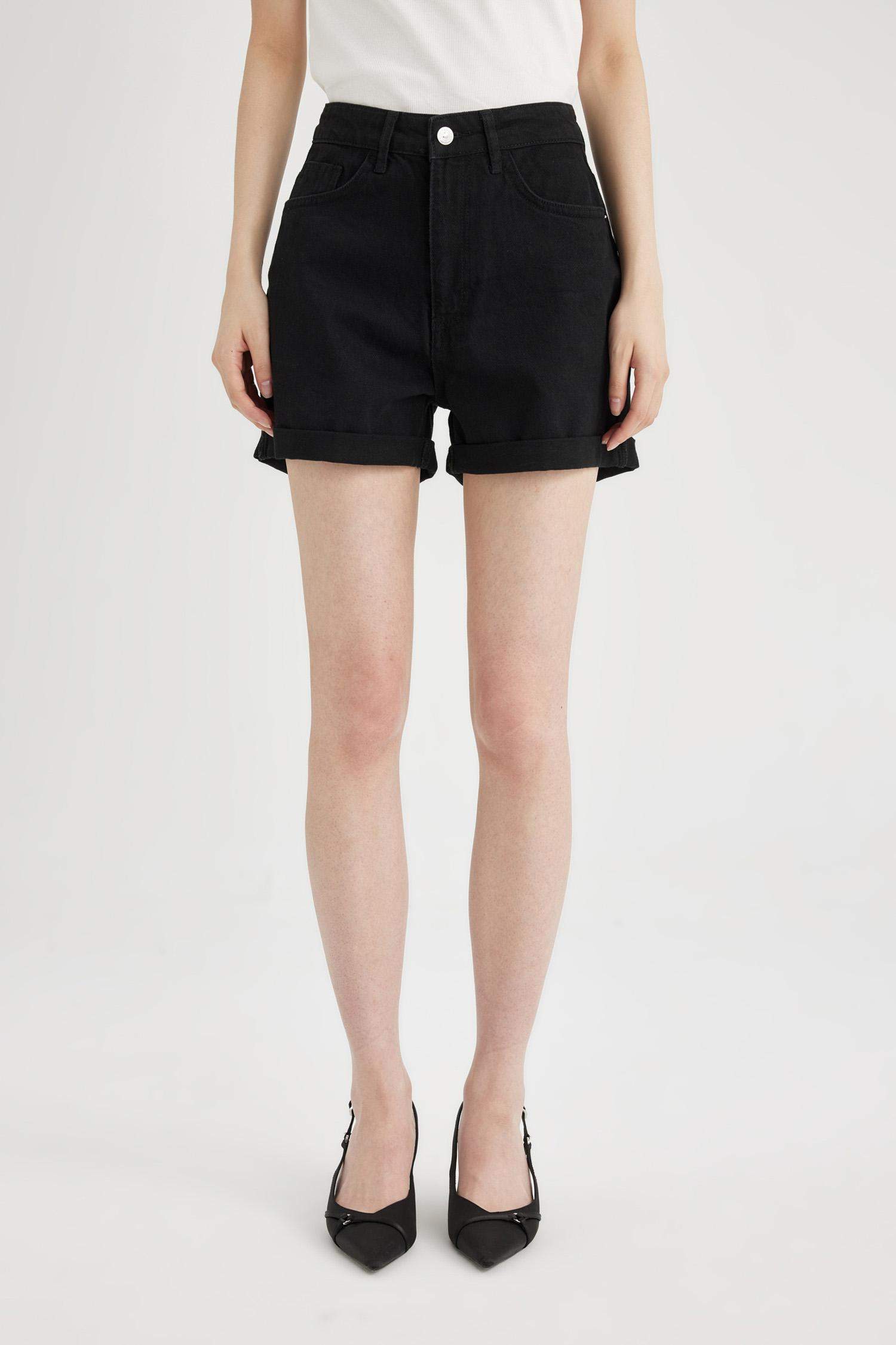 شورت جينز موم فيت بخصر عالي