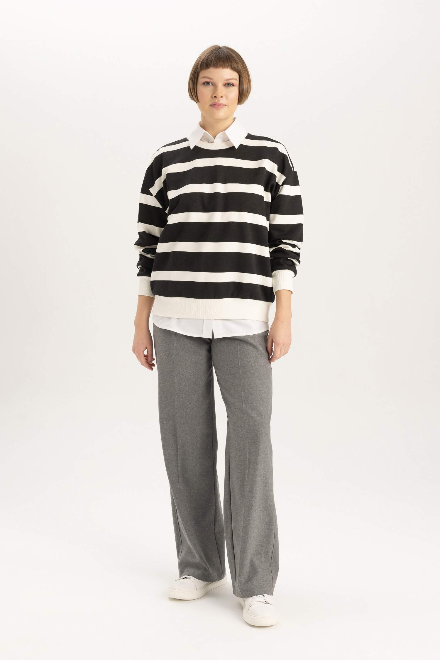 سويت شيرت مخطط قصة مريحة بياخة مستديرة