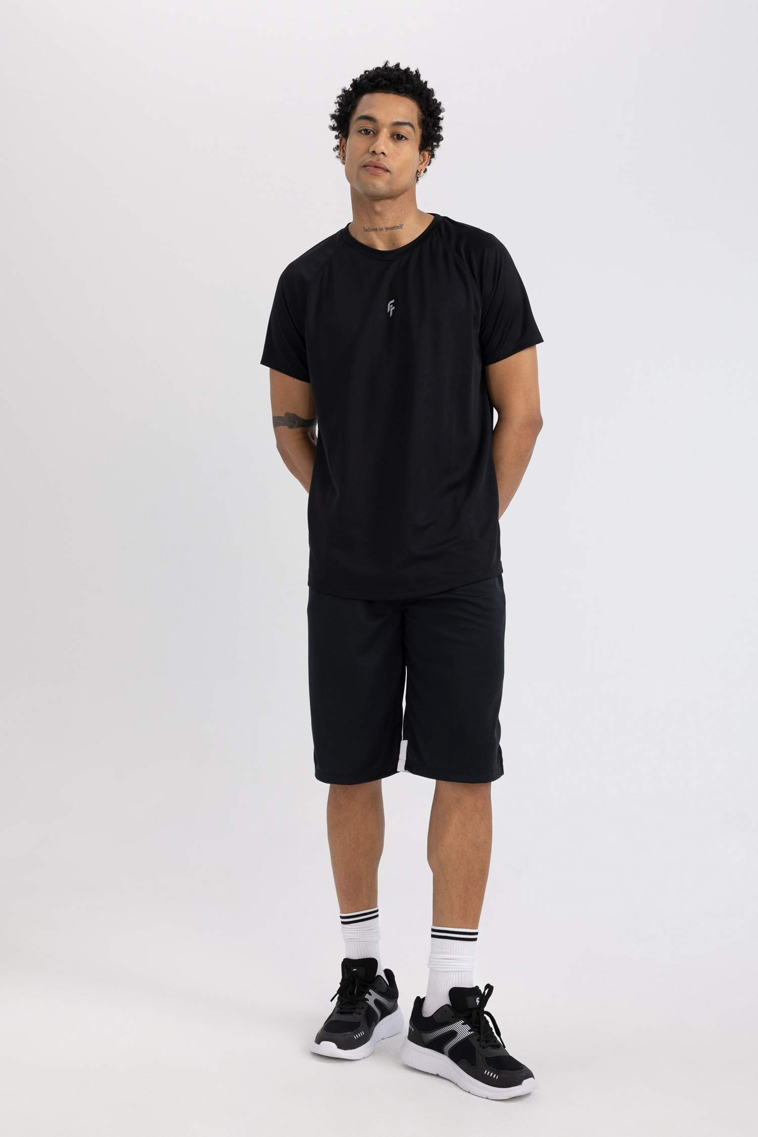 شورت بريميوم أسود قصة عادية من DeFactoFit