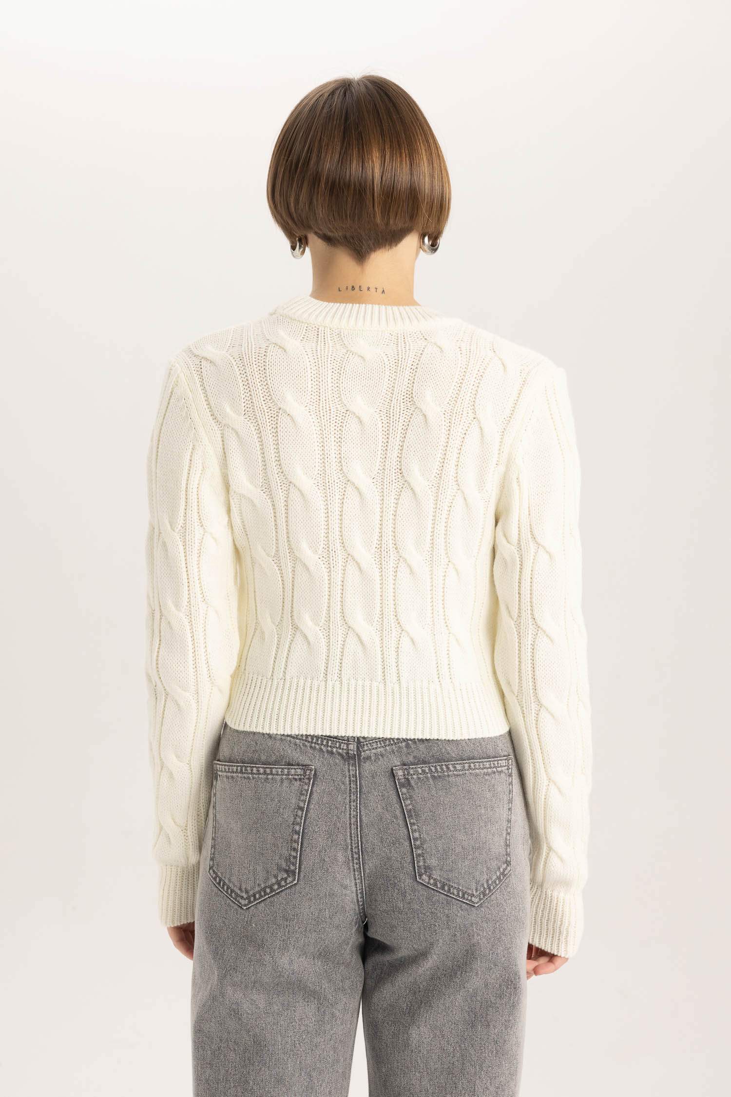 Crop Bisiklet Yaka Saç Örgülü Yırtık Triko Kazak