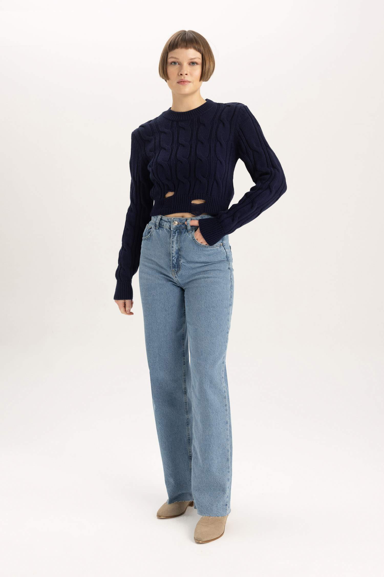 Crew Neck Knitted Crop Pullover