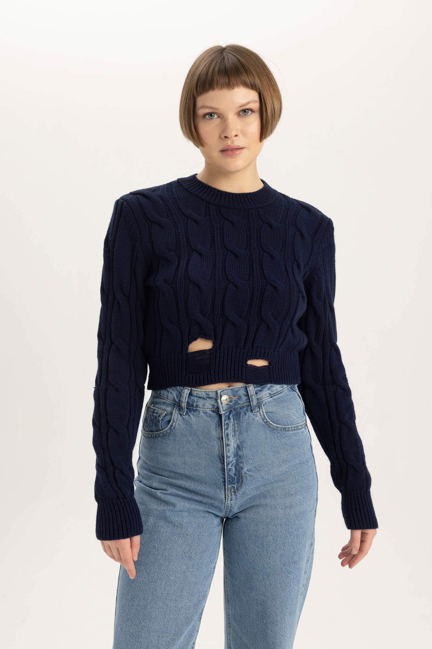 Crew Neck Knitted Crop Pullover