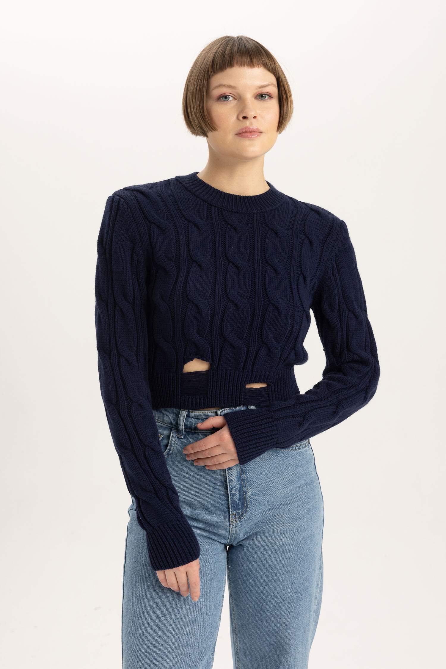 Crew Neck Knitted Crop Pullover