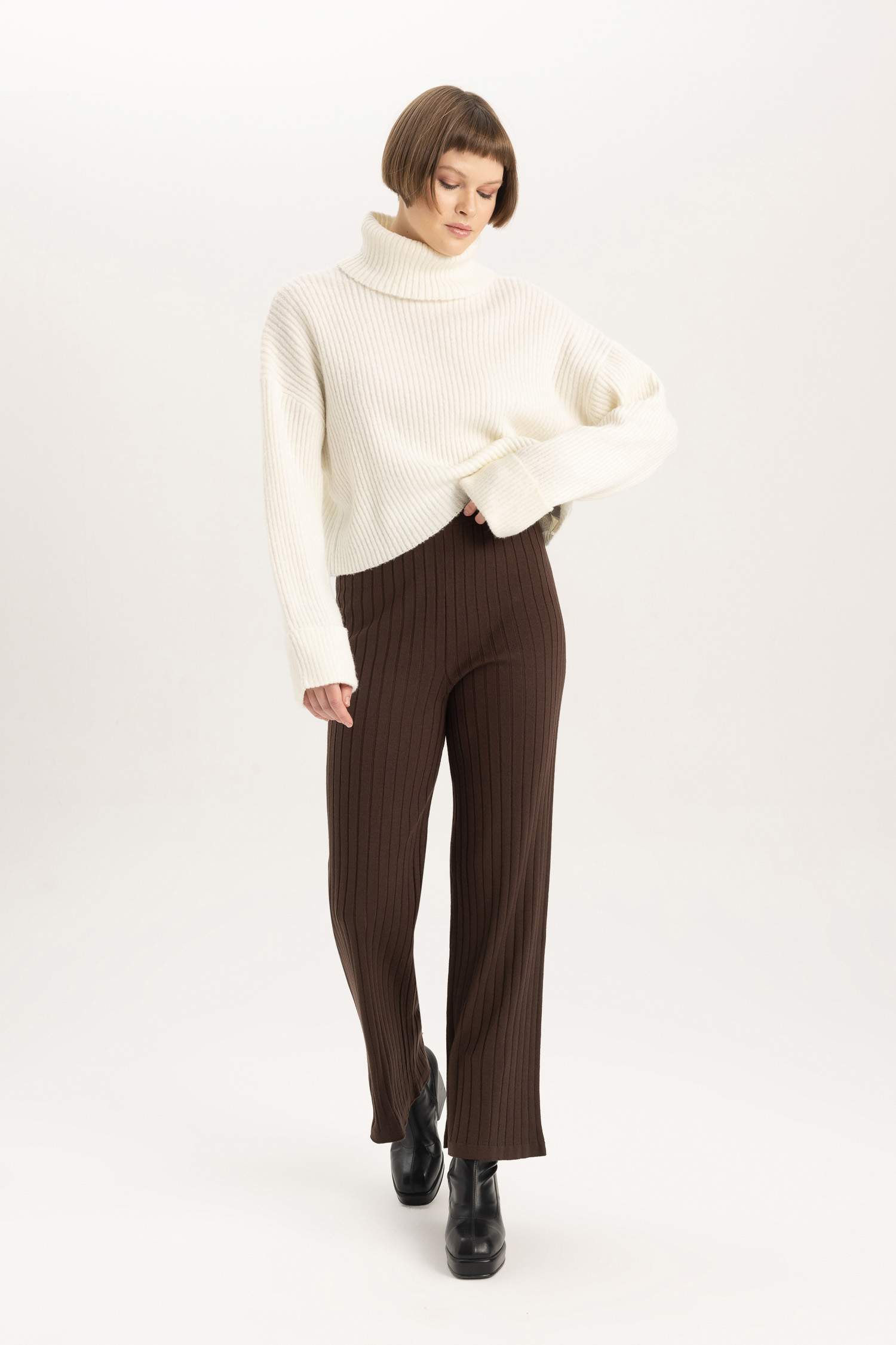 Wide Leg Ribbed Trousers