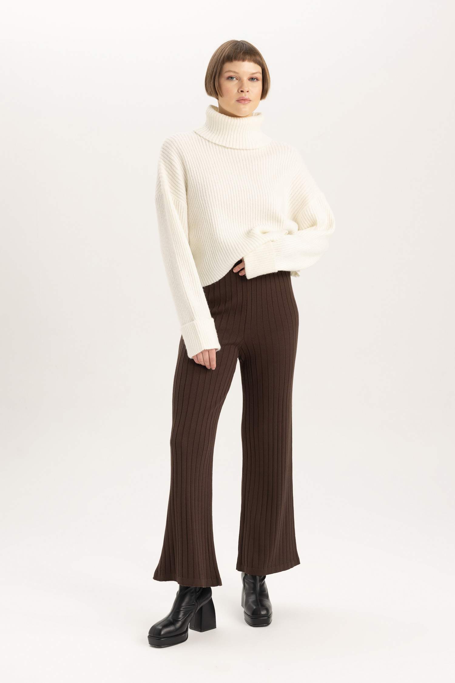 Wide Leg Ribbed Trousers