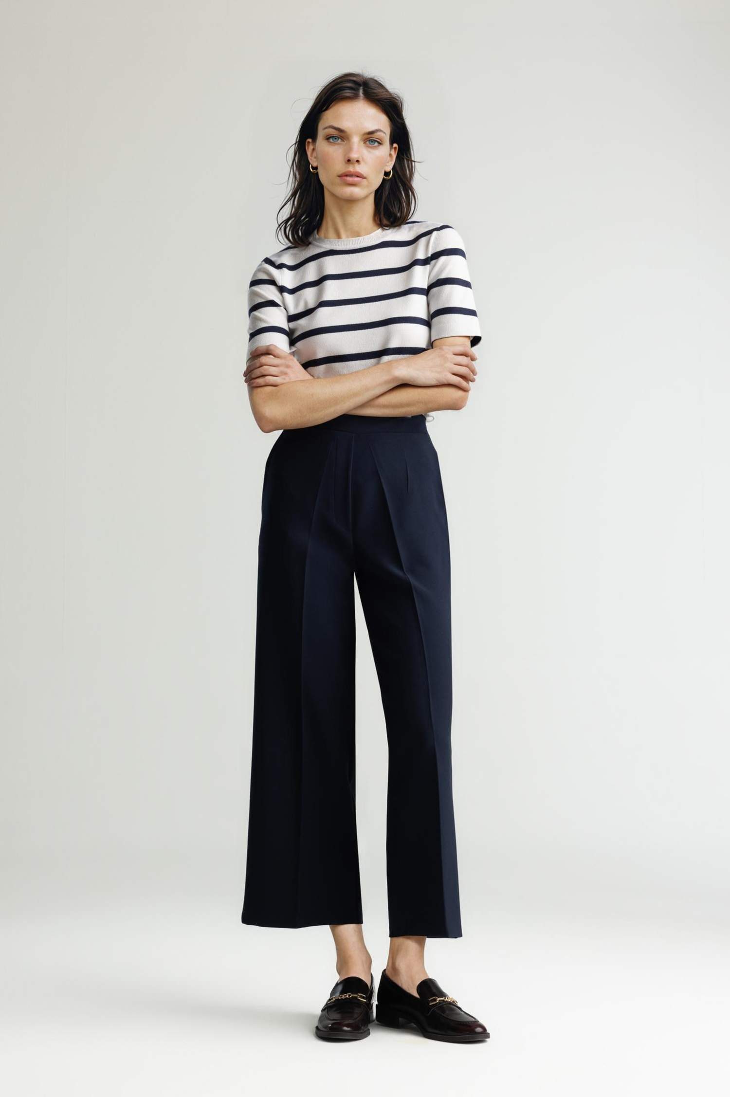 بلوفر كروب بياقة مستديرة