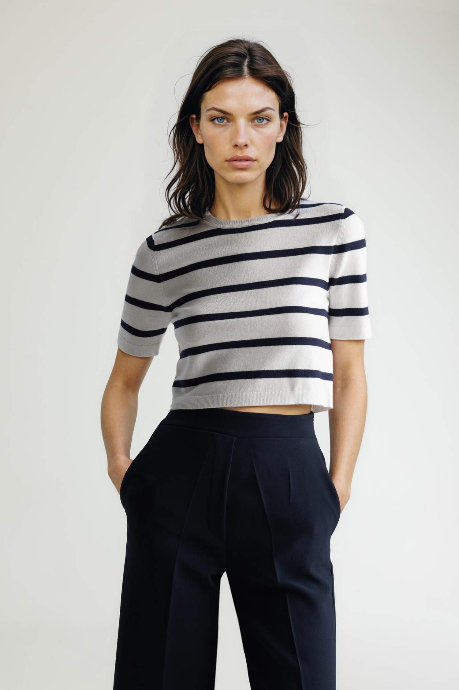 بلوفر كروب بياقة مستديرة