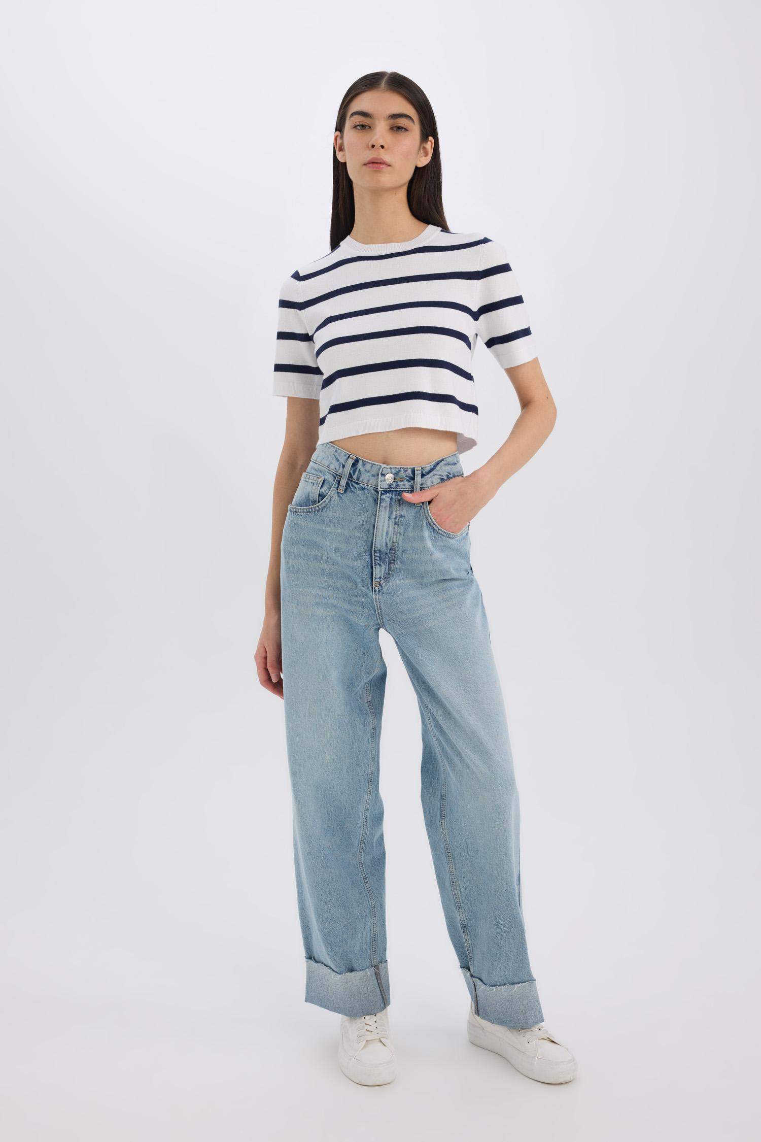 بلوفر كروب بياقة مستديرة