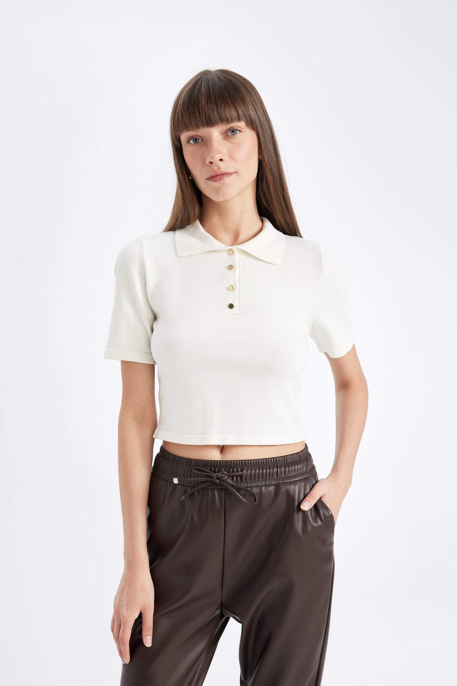 بلوفر تريكو نص كم سليم فيت بياقة بولو