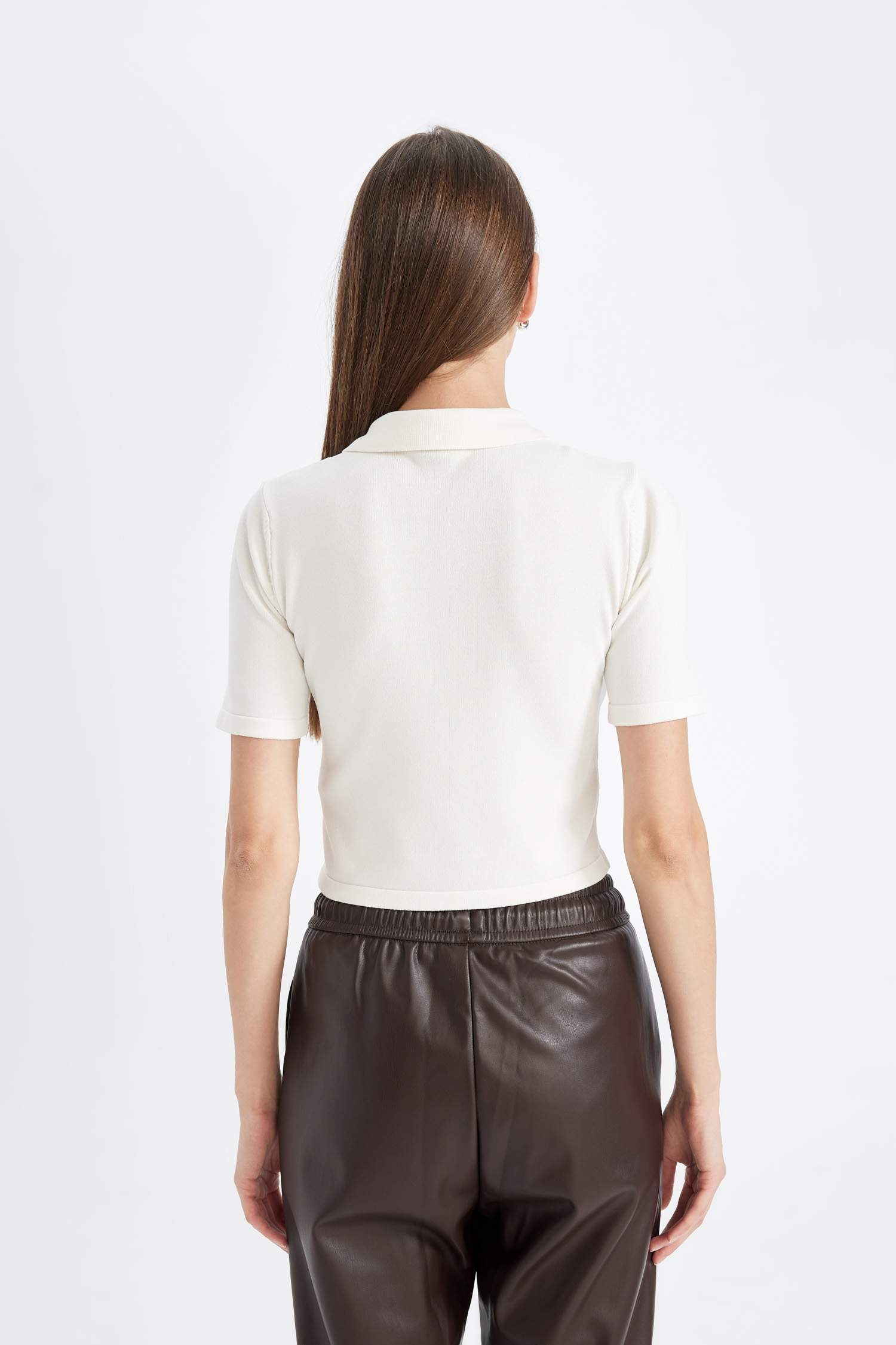 بلوفر تريكو نص كم سليم فيت بياقة بولو