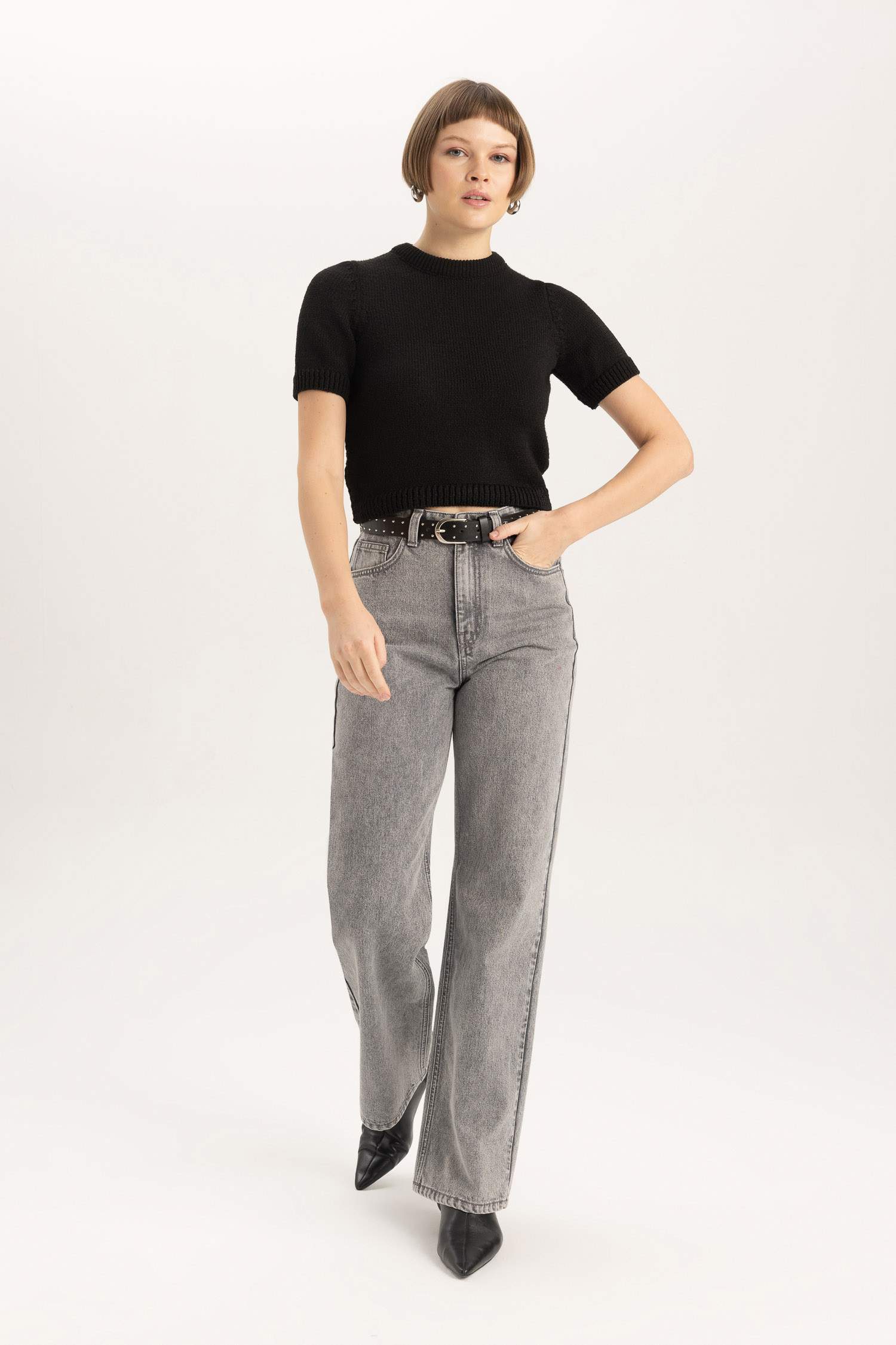 Fitted Crew Neck Short Sleeve Knitted Pullover