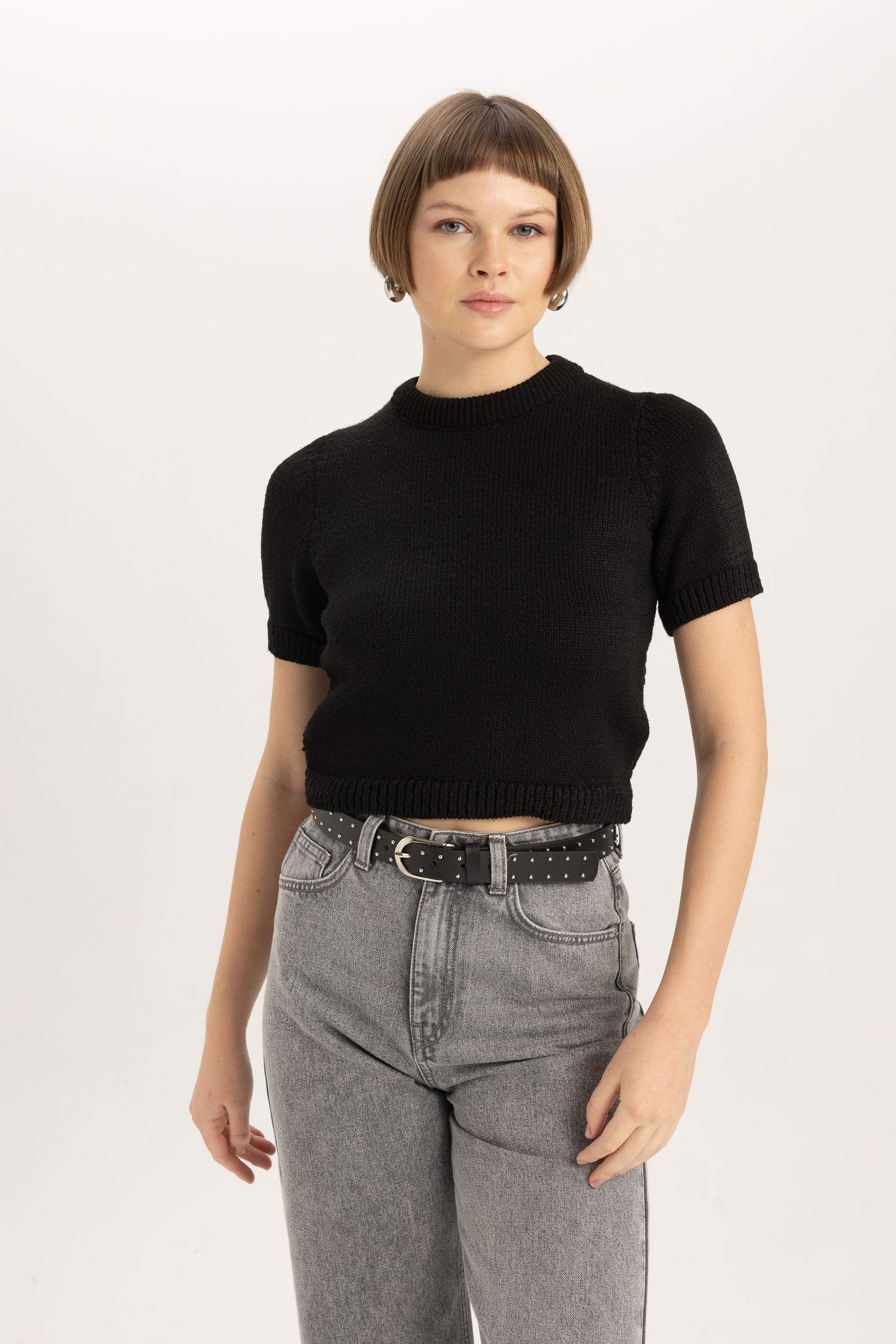 Fitted Crew Neck Short Sleeve Knitted Pullover