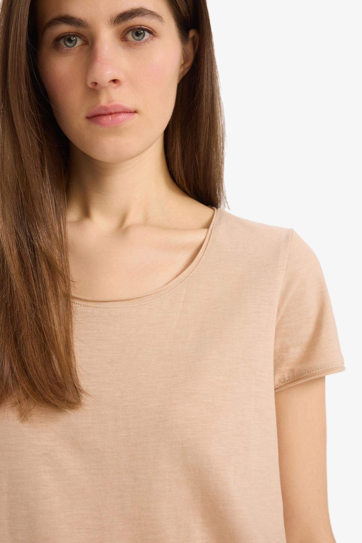 Базовая футболка с коротким рукавом, круглым вырезом и регулярной посадкой