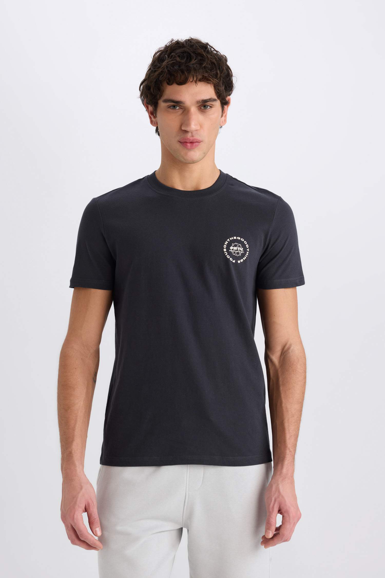 %100 Pamuk Slim Fit Dar Kesim Bisiklet Yaka Baskılı Kısa Kollu Tişört