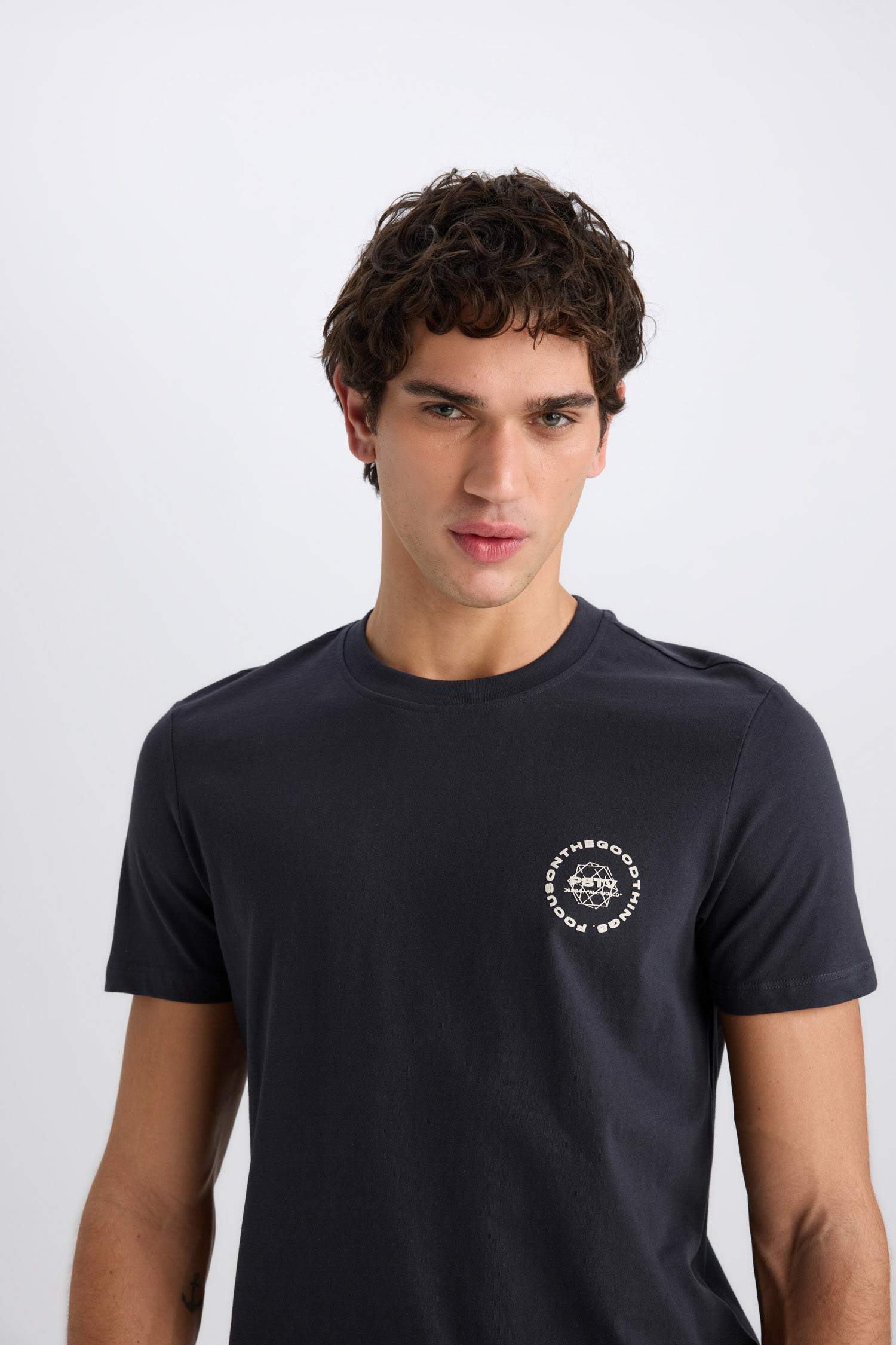 %100 Pamuk Slim Fit Dar Kesim Bisiklet Yaka Baskılı Kısa Kollu Tişört