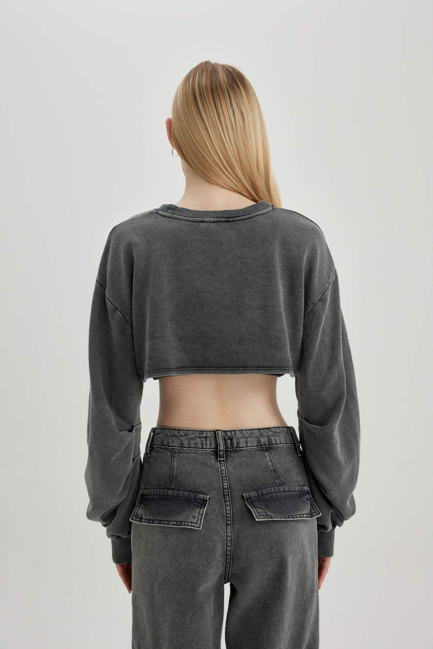 Coool Crop Yıkamalı Soluk Efektli Sweatshirt