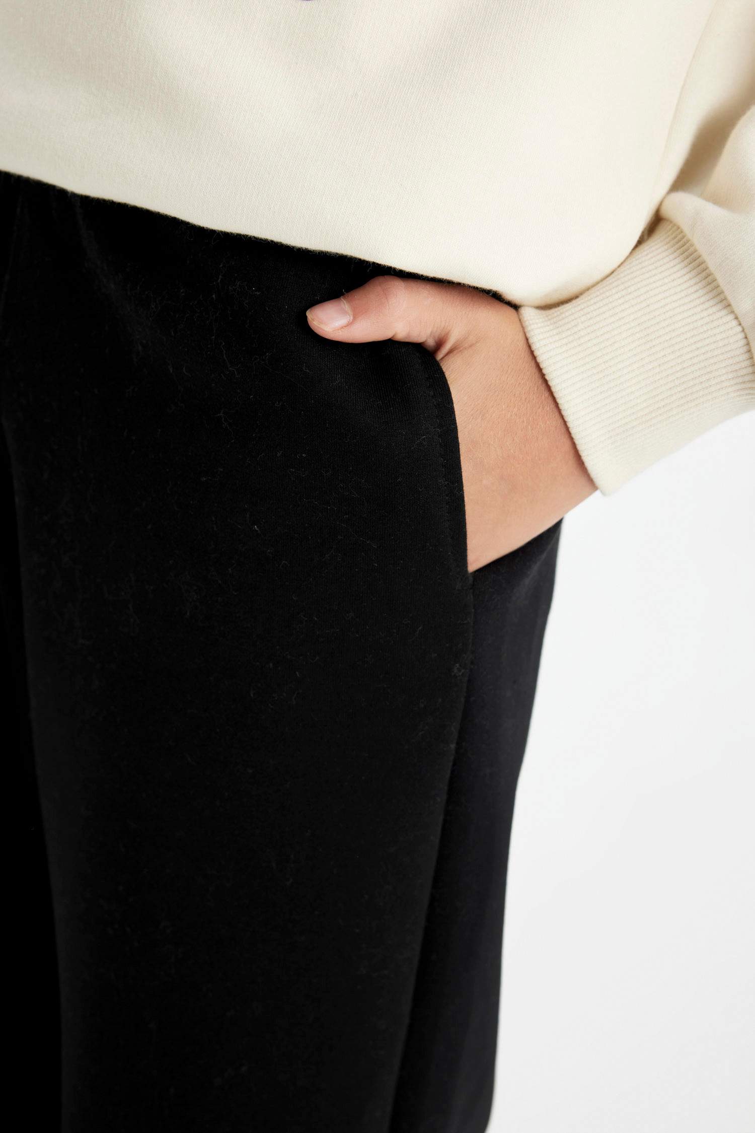 Erkek Çocuk Siyah Beli Paçası Lastikli Cepli Basic Düz Jogger Eşofman Altı