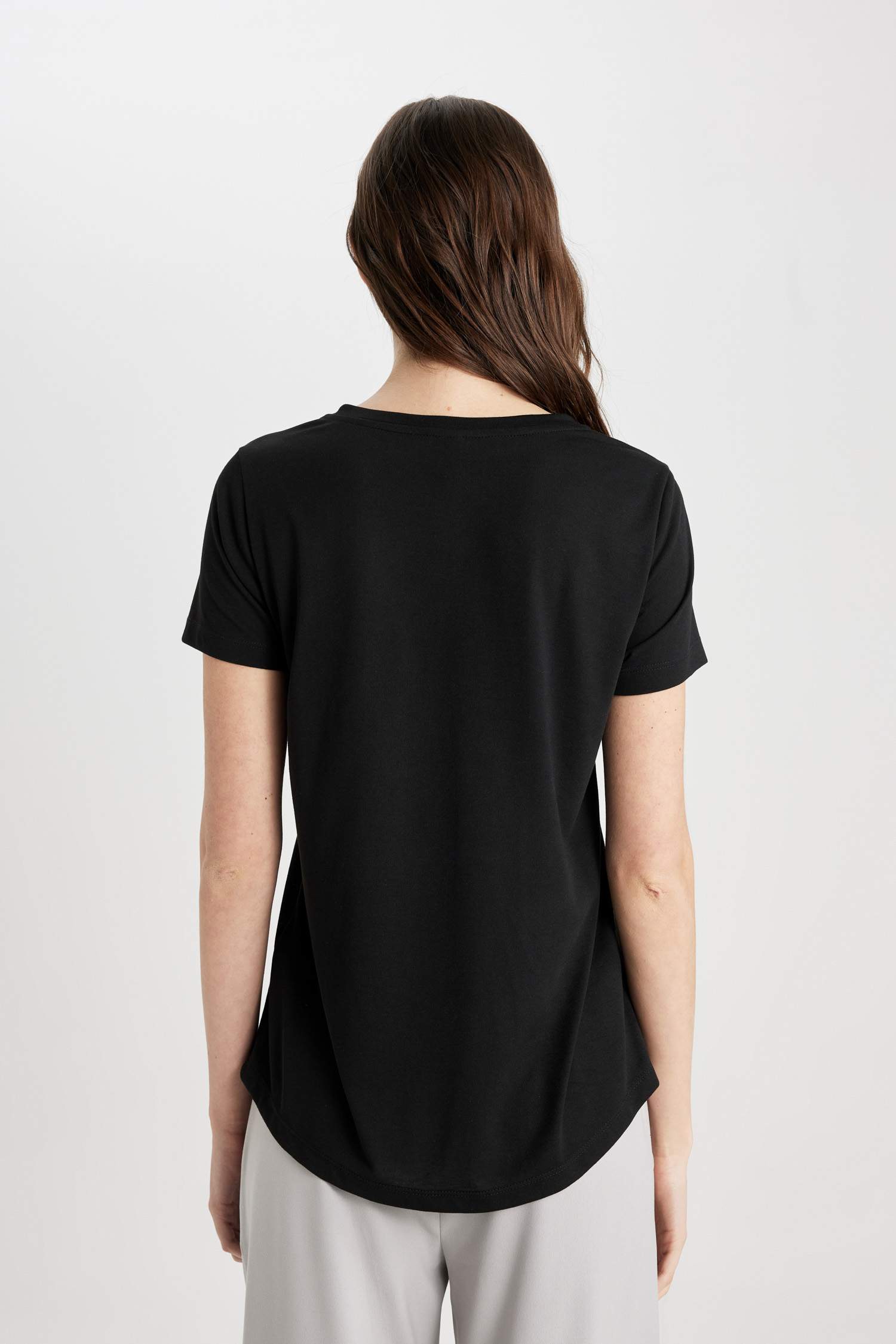 تيشيرت نص كم مطبوع قصة عادية برقبة مستديرة