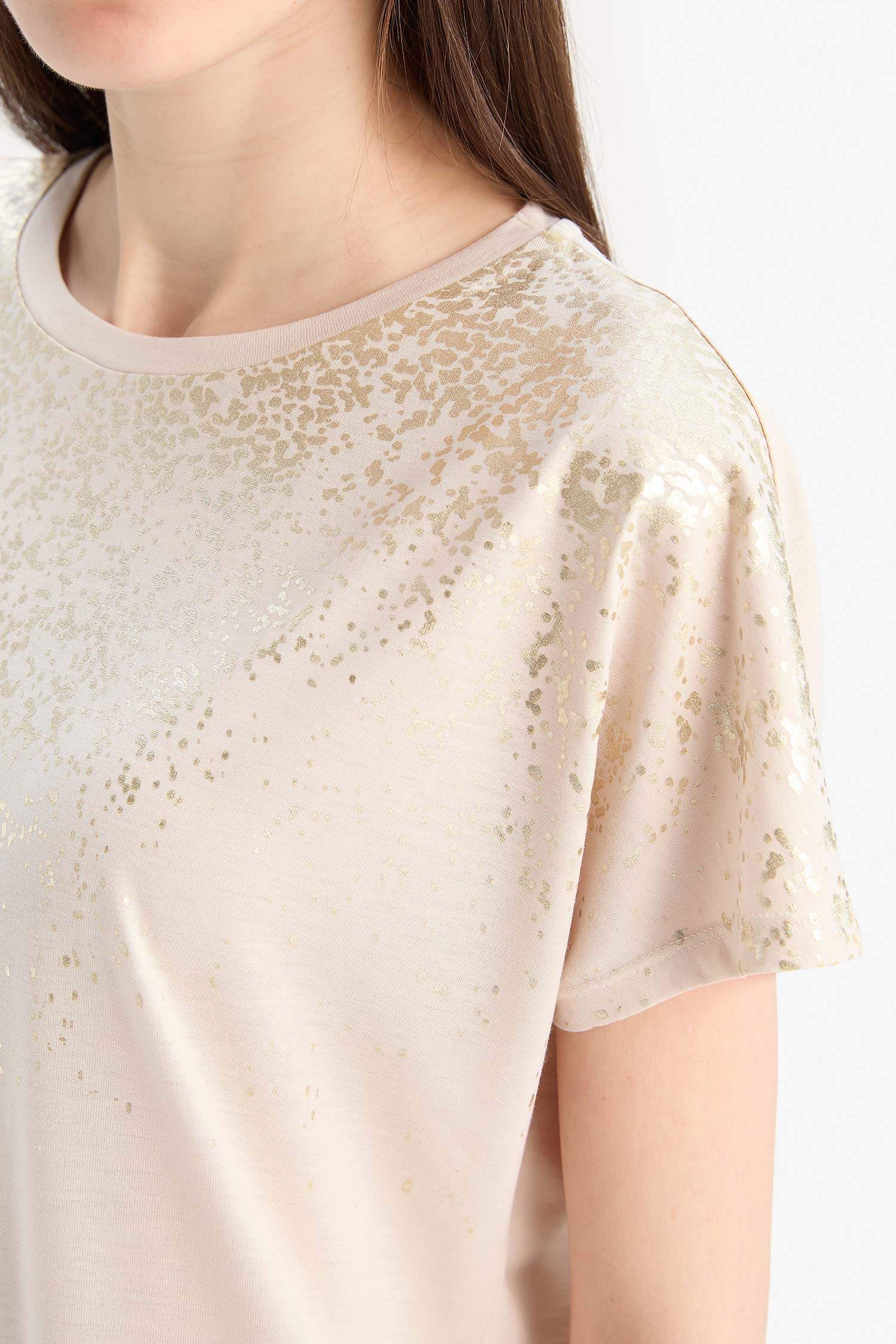 تيشيرت نص ردن مطبوع بياخة مستديرة