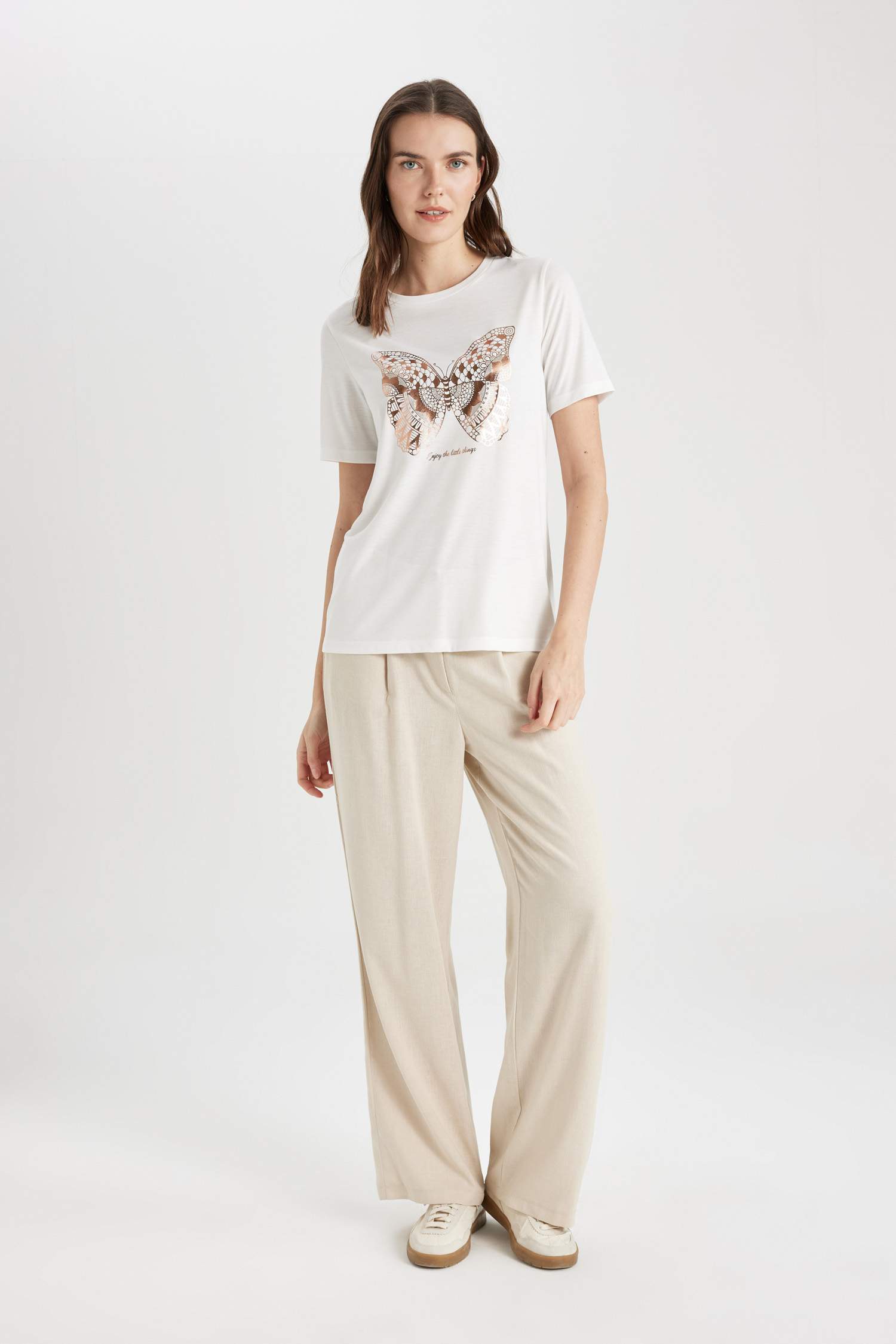 تيشيرت نص ردن برسمة فراشة قصة عادية