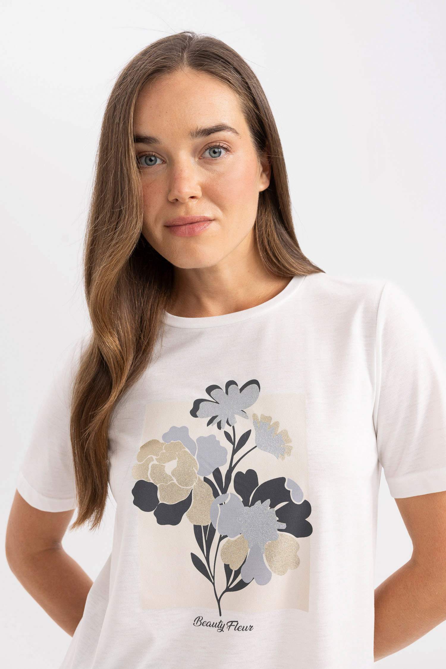 تيشيرت نص كم قصة مريحة برقبة مستديرة