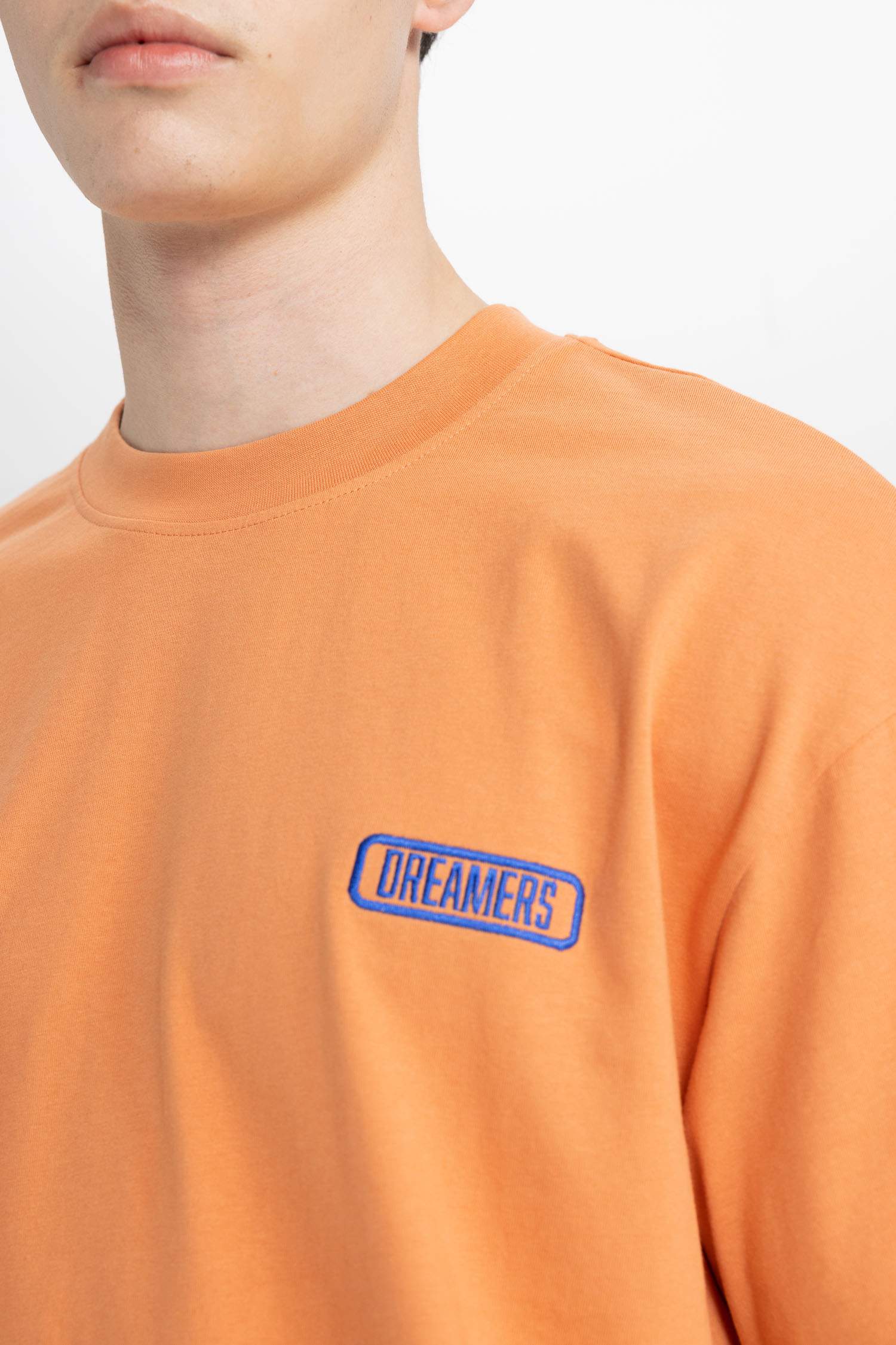 تي شيرت نص كم قصة مريحة بياقة مستديرة