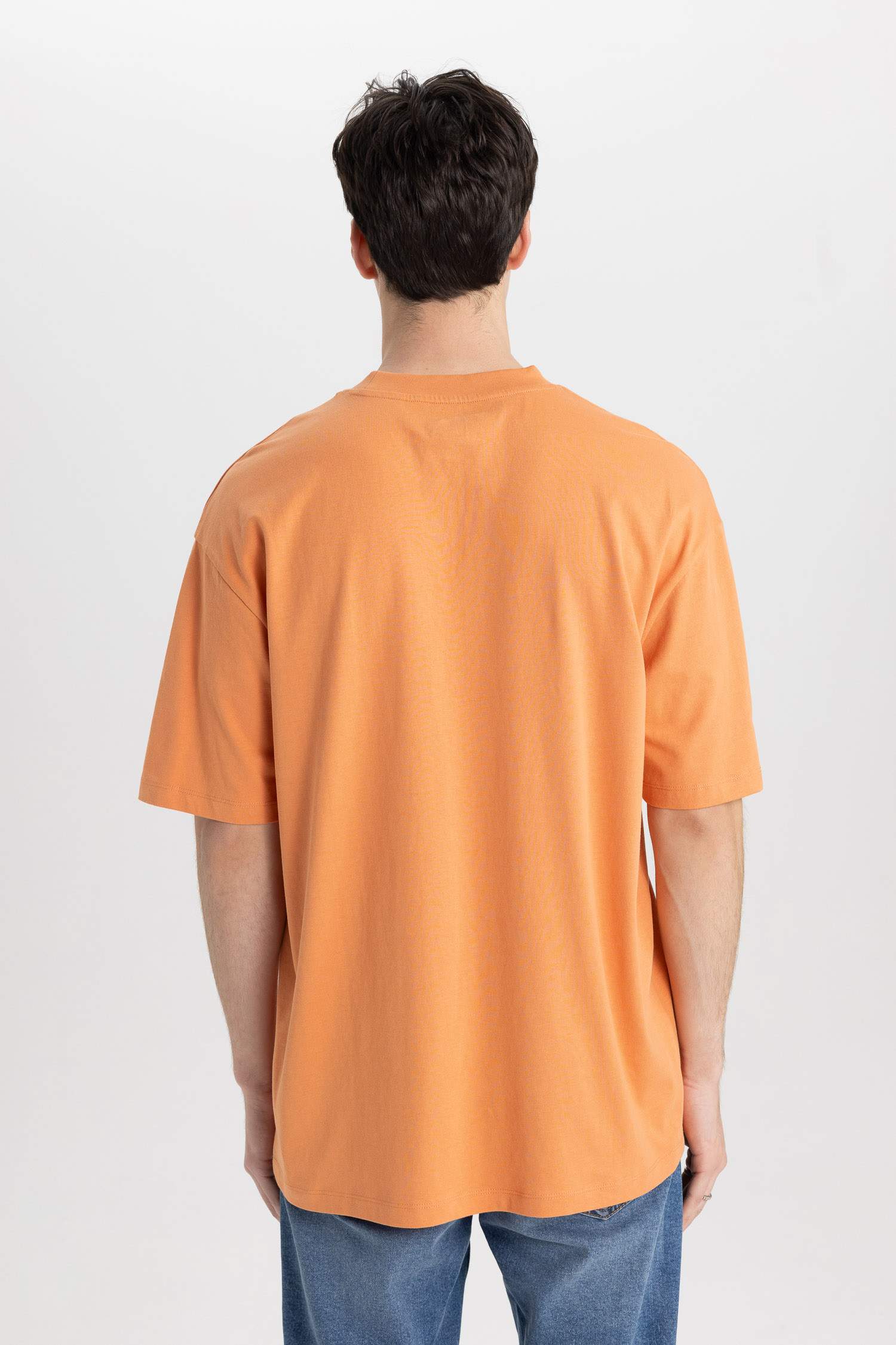 تي شيرت نص كم قصة مريحة بياقة مستديرة