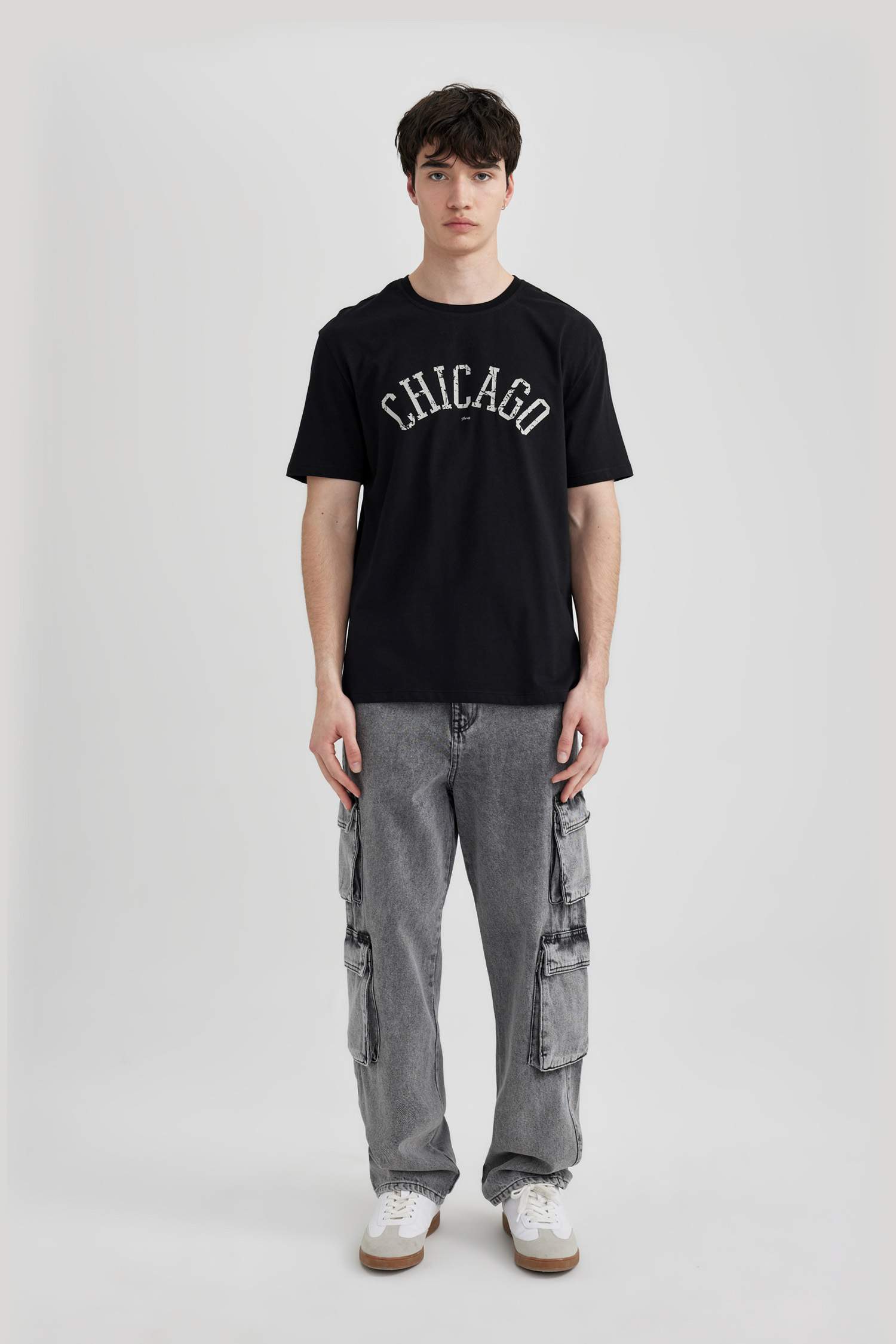 تيشيرت نص ردن مطبوع بياخة مستديرة وقصة عادية