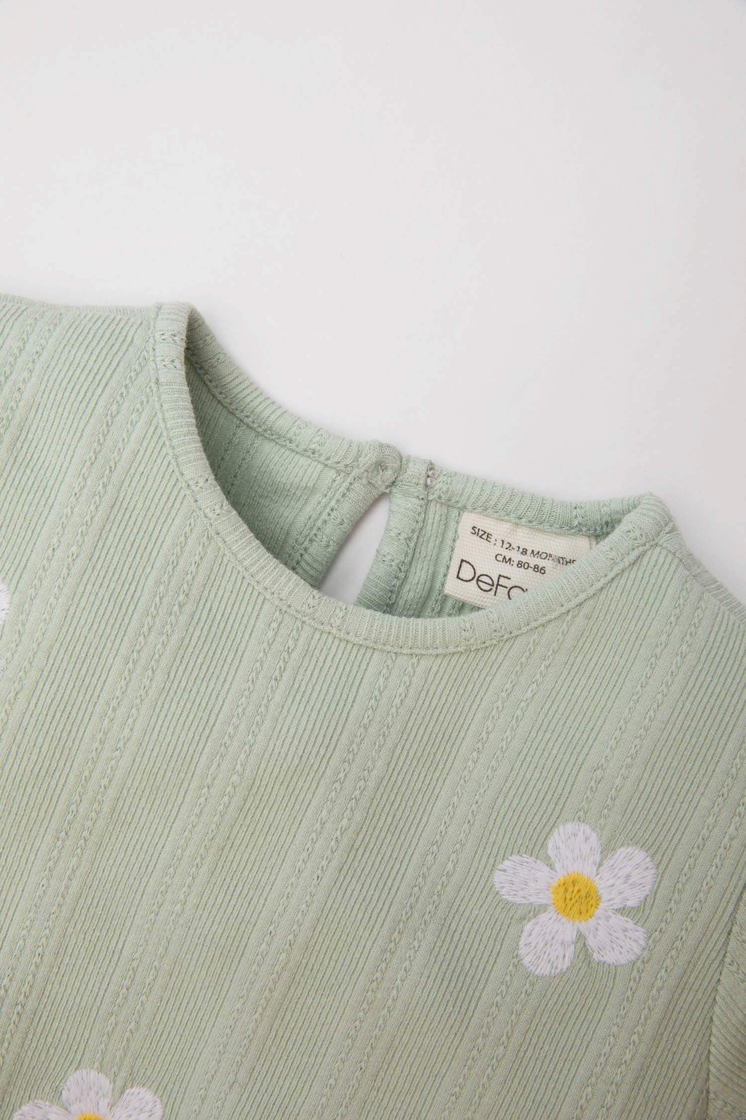 تيشيرت بناتي نص كم بنقشة الزهور مضلع قصة عادية