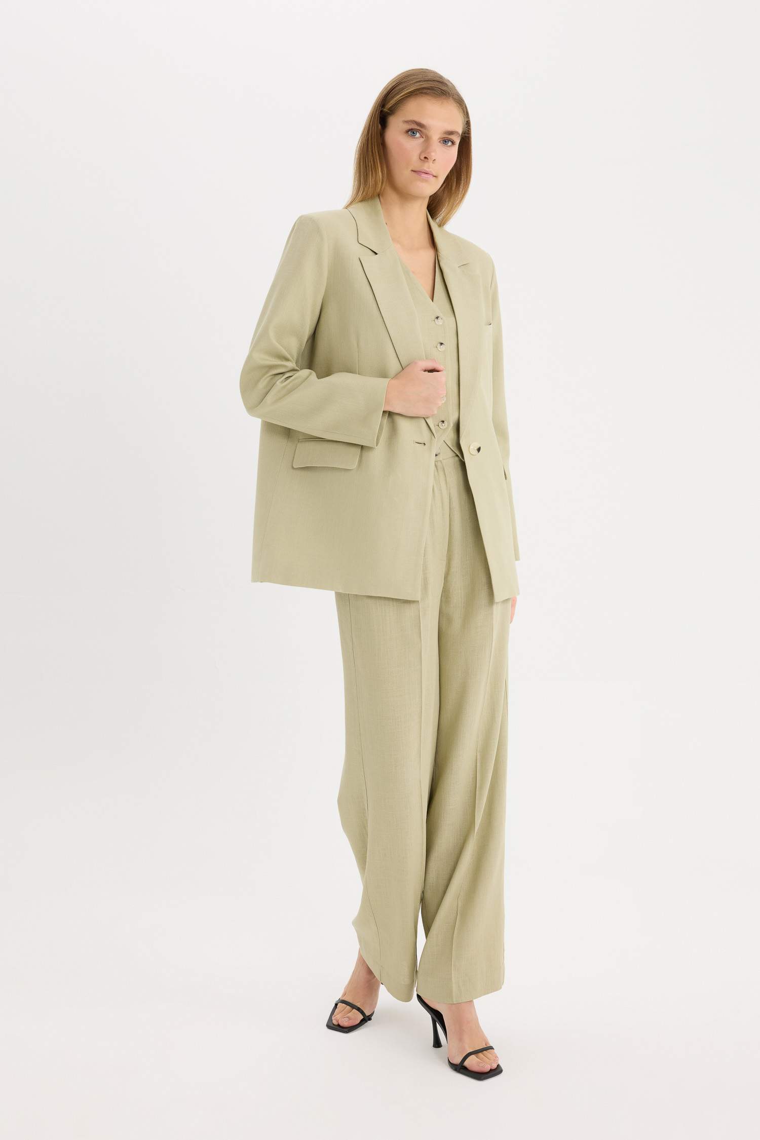 Блейзер оверсайз из смесового льна с воротником пиджачного типа