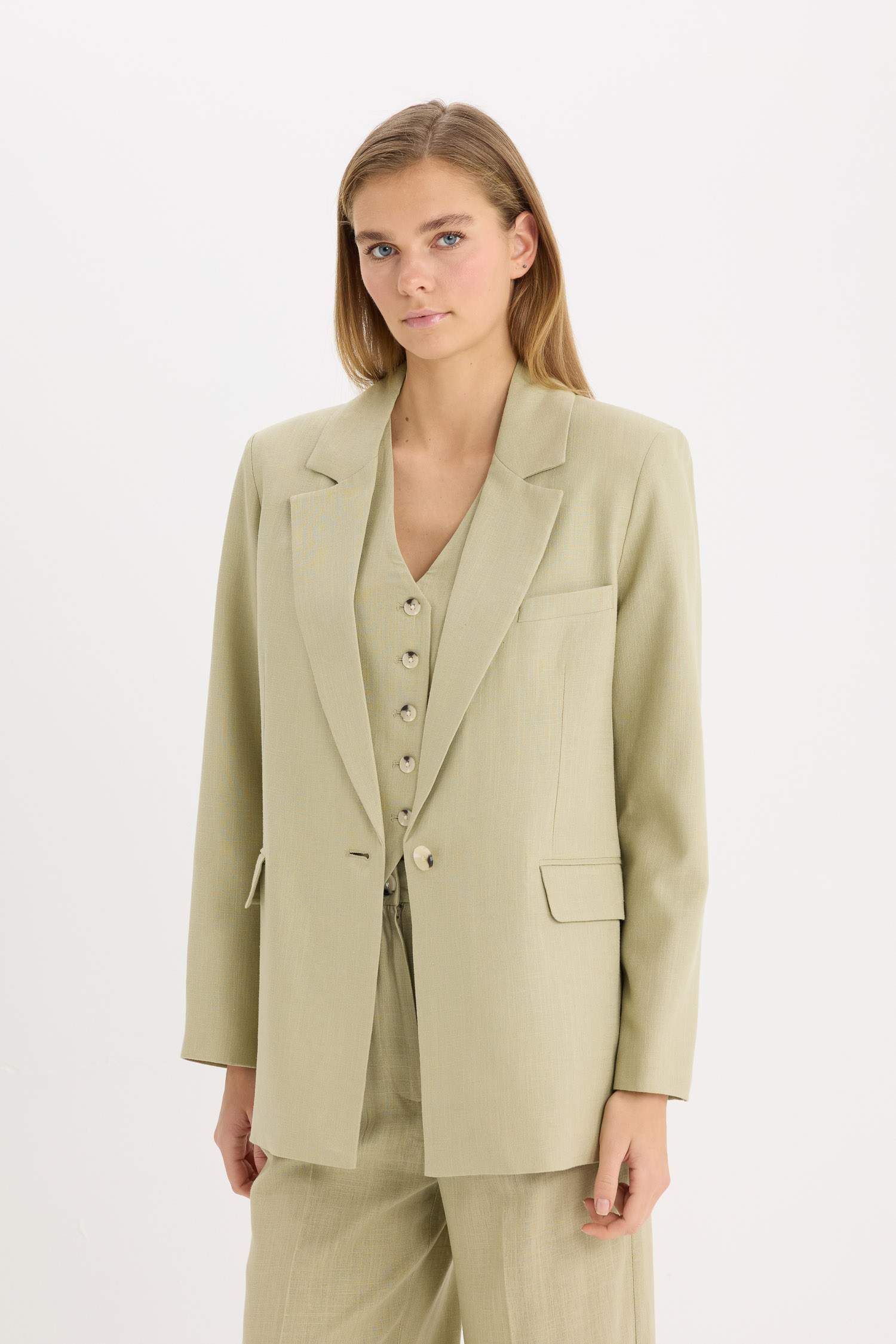 Блейзер оверсайз из смесового льна с воротником пиджачного типа