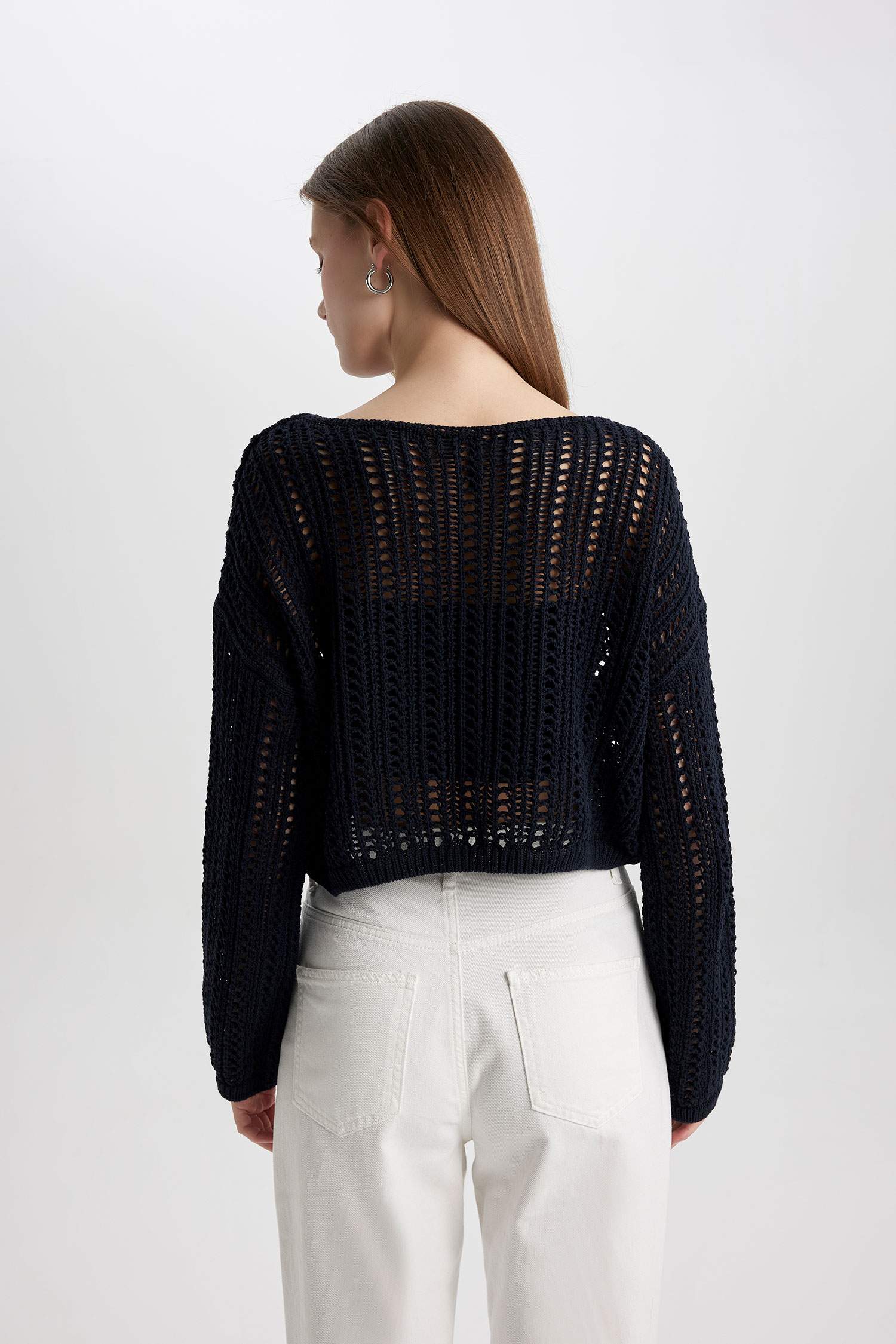 بلوفر قصير كروشيه برقبة قارب