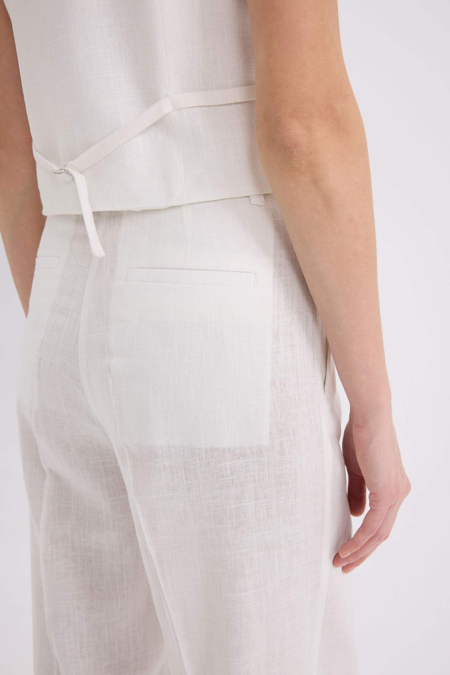 سروال طويل واسع من كتان بخصر عالي و جيوب