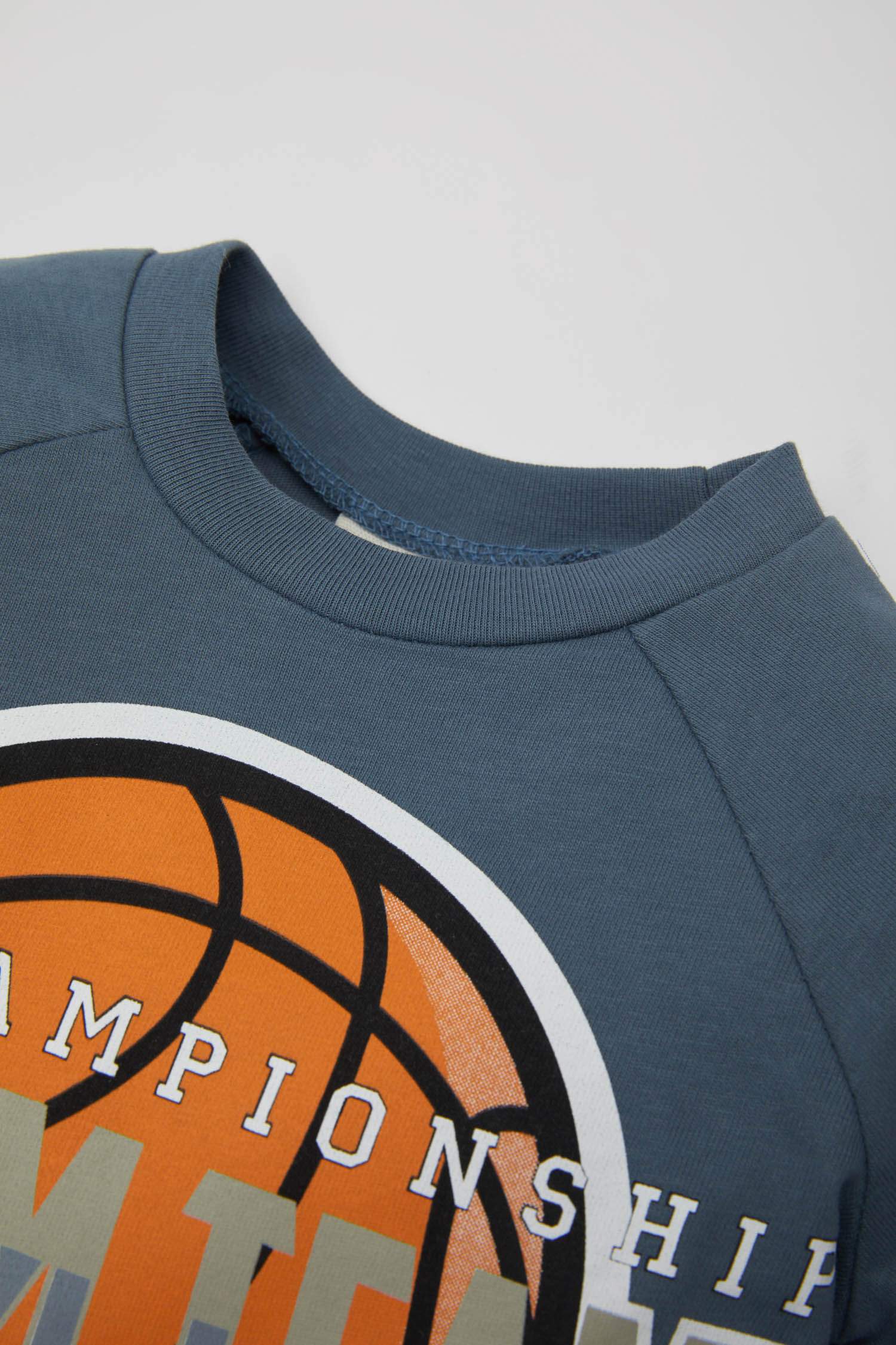 سيت ولادي رياضي تيشيرت وبنطلون - قطعتين