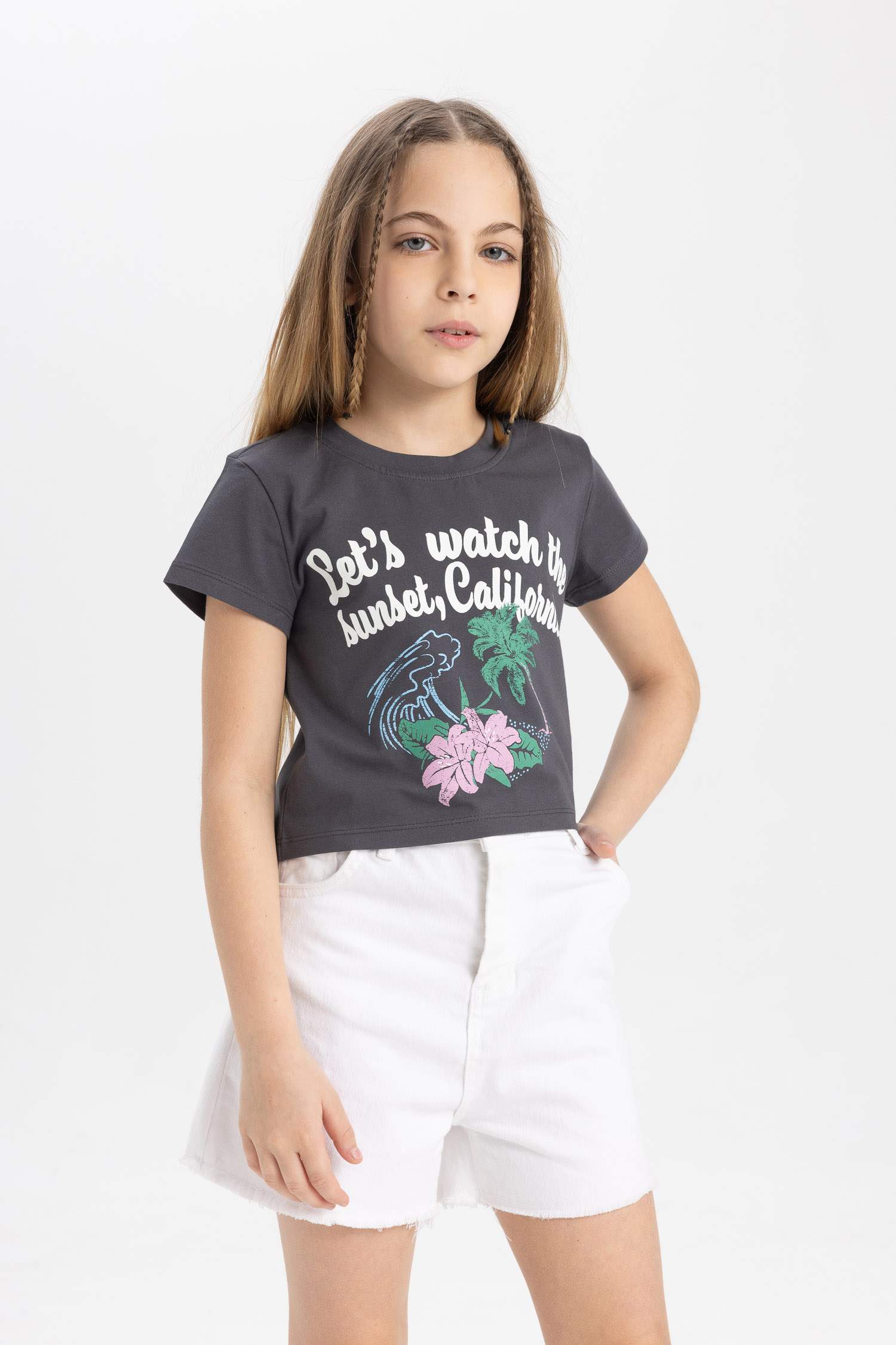 تيشيرت بناتي نص ردن مطبوع وياخة مستديرة