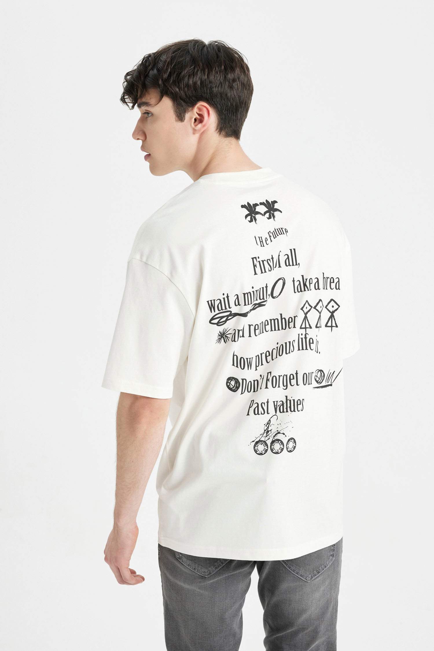 Comfort Fit Crew Neck Printed Short Sleeve T-Shirt