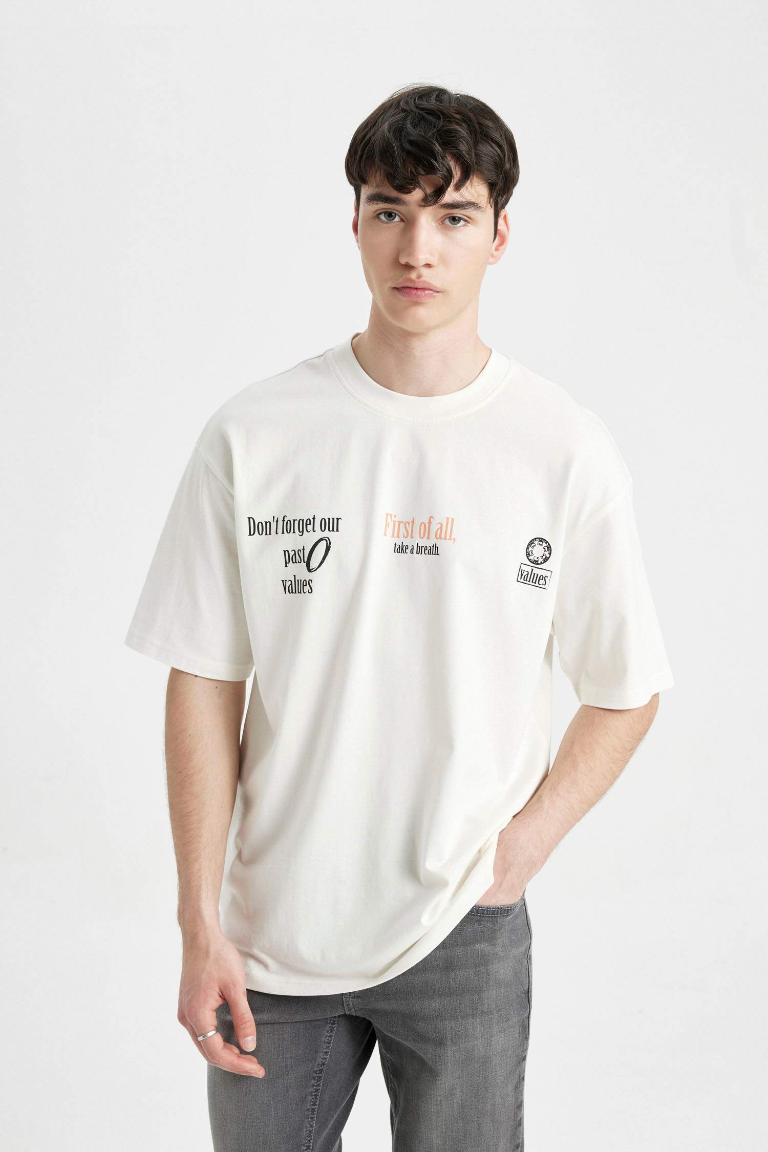 Comfort Fit Crew Neck Printed Short Sleeve T-Shirt