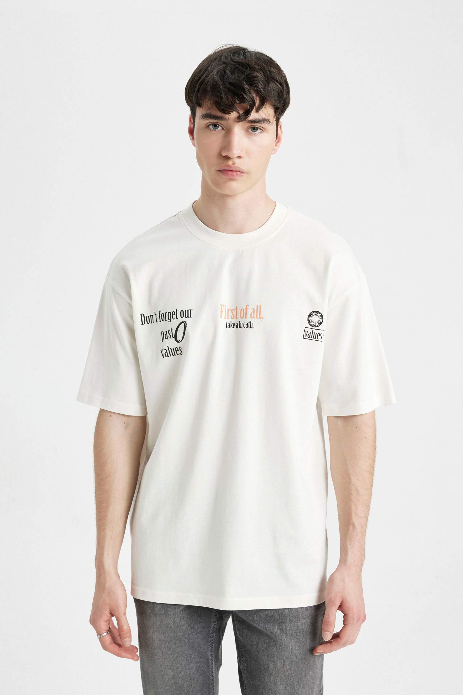 Comfort Fit Crew Neck Printed Short Sleeve T-Shirt