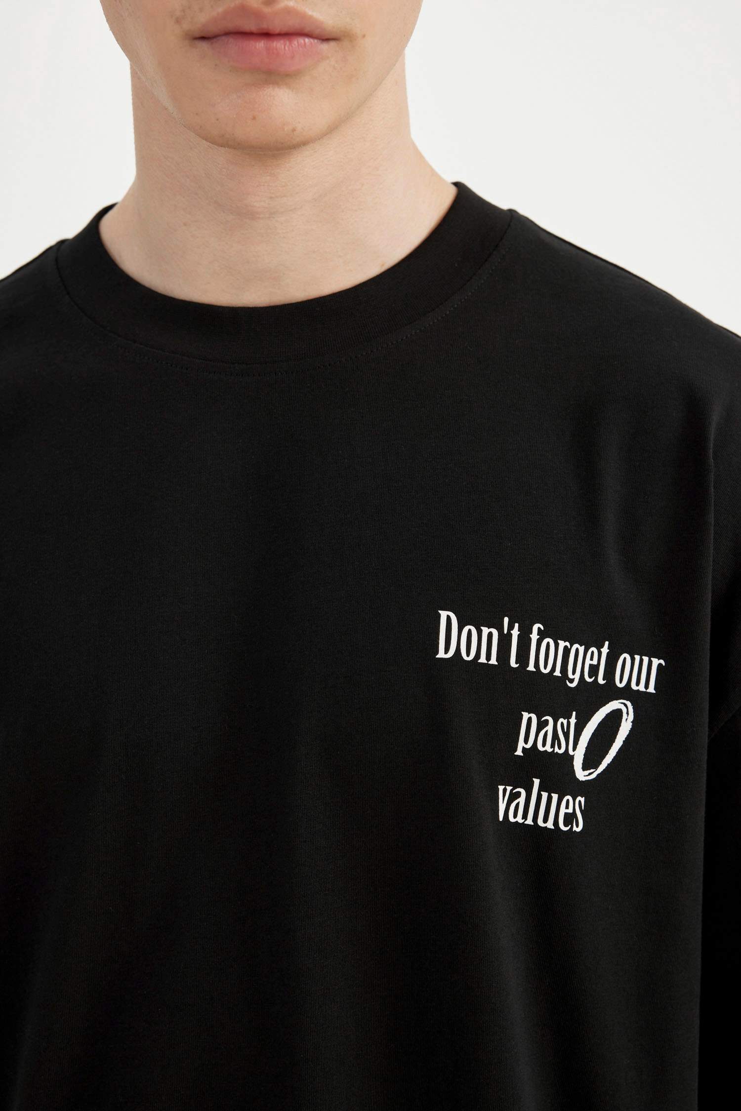 Loose Fit Crew Neck Back Printed Short Sleeve T-Shirt