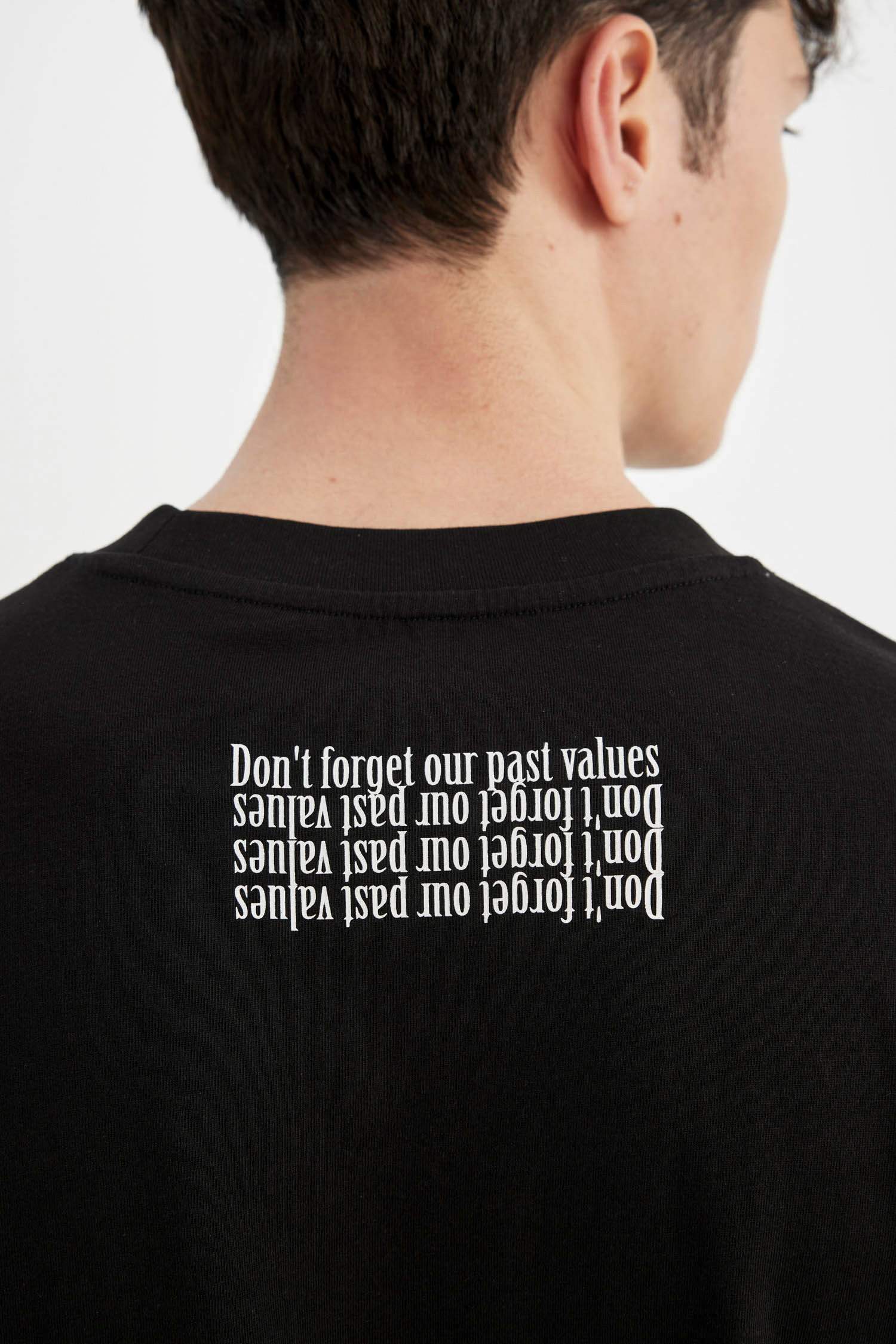 Loose Fit Crew Neck Back Printed Short Sleeve T-Shirt