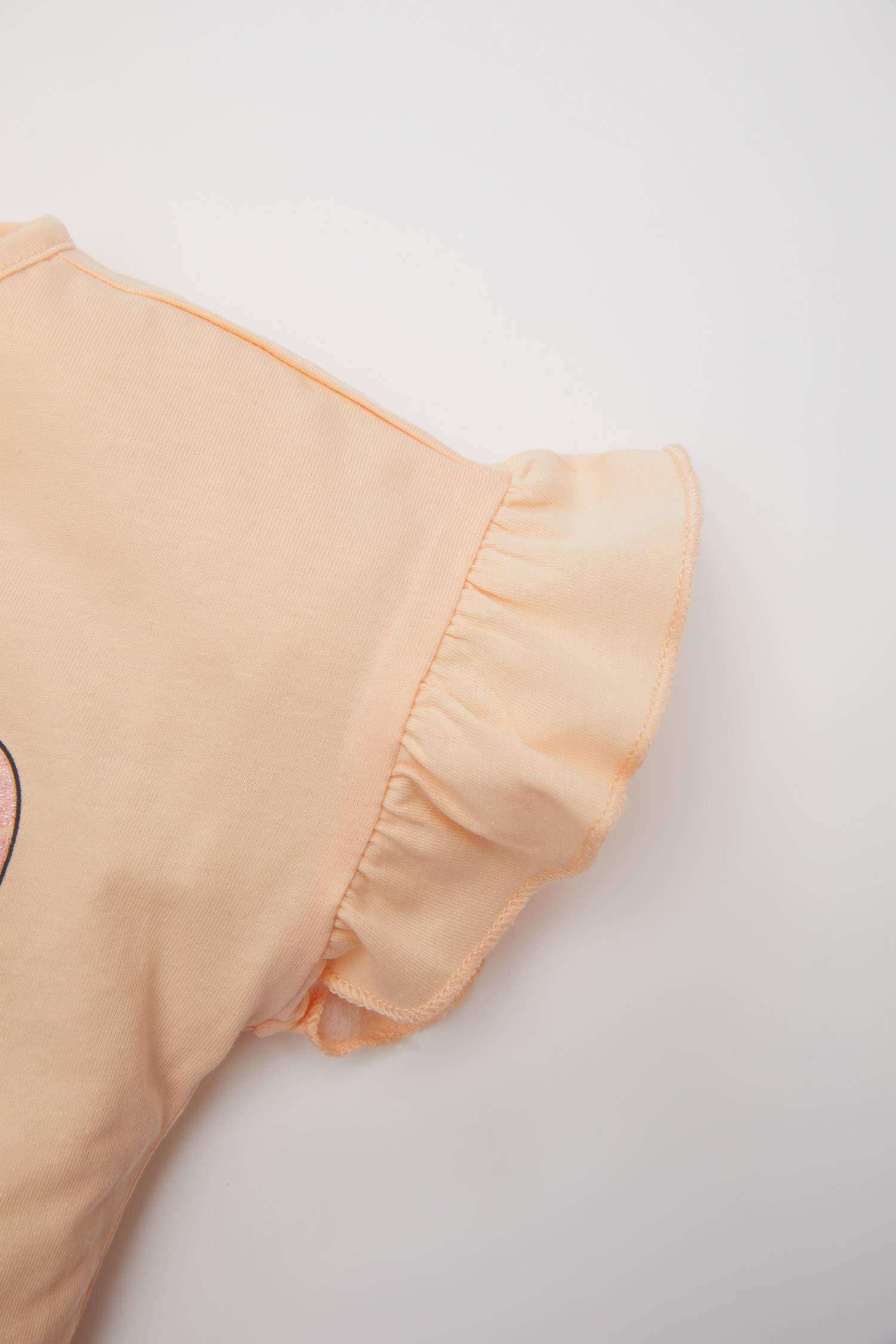 تيشيرت بناتي نص كم بطبعة فراشة