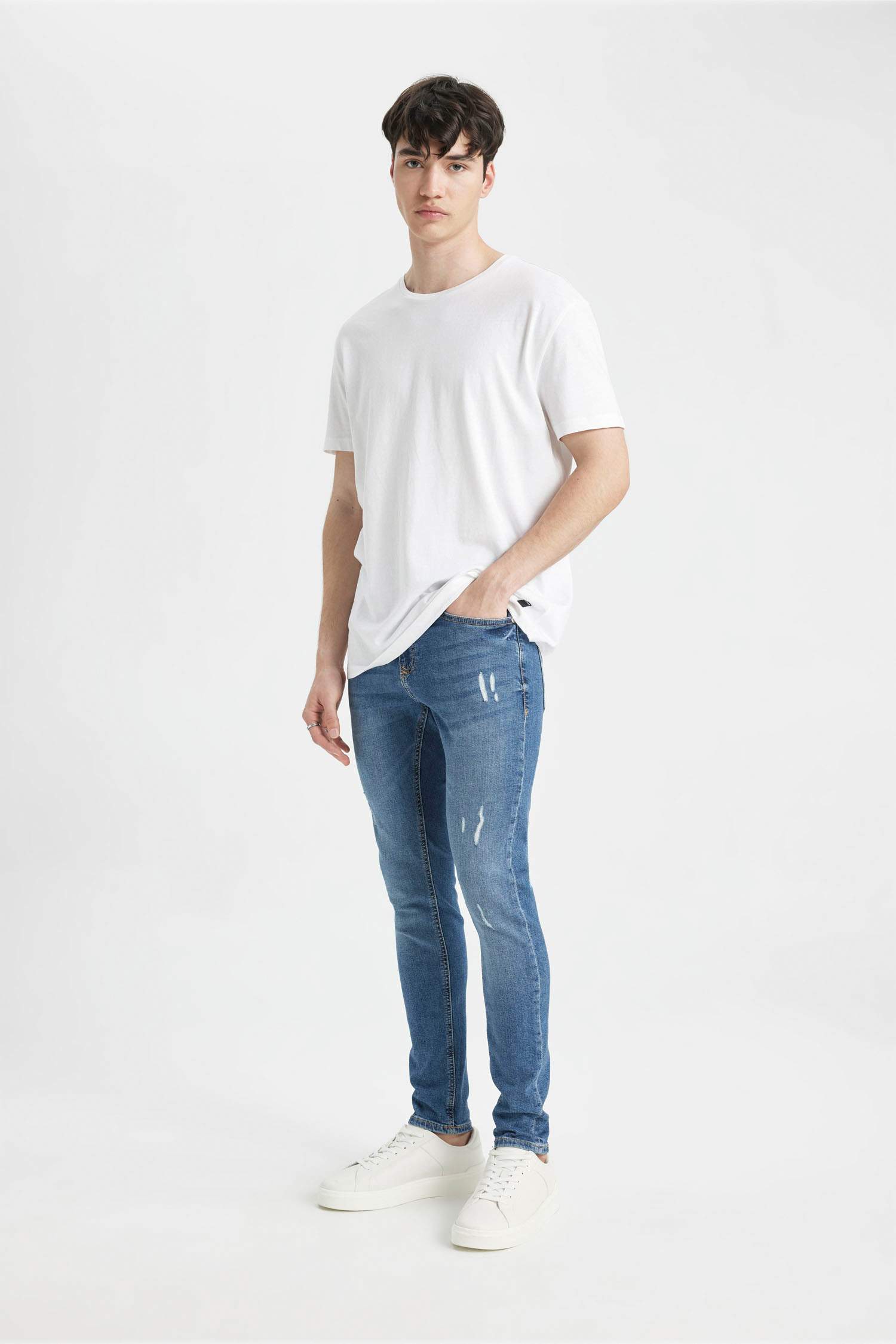 Super Skinny Fit Ripped Detailed Trousers