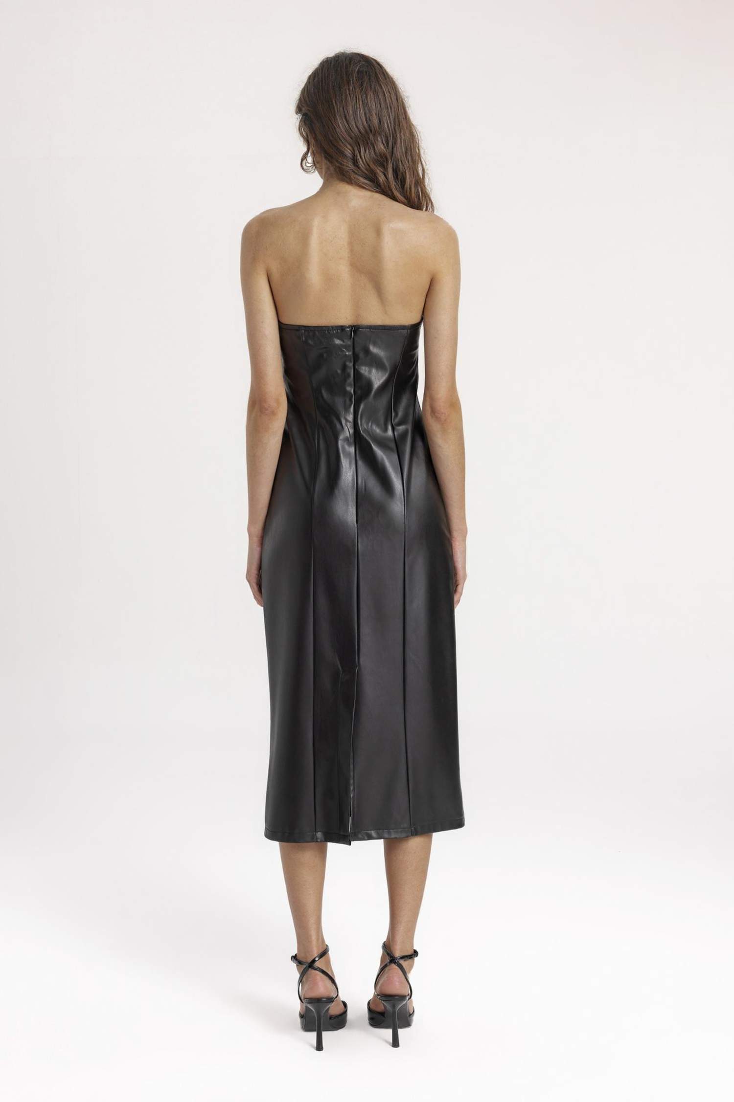 فستان ميدي نص ردن جلد صناعي بوديكون بدون حمالات