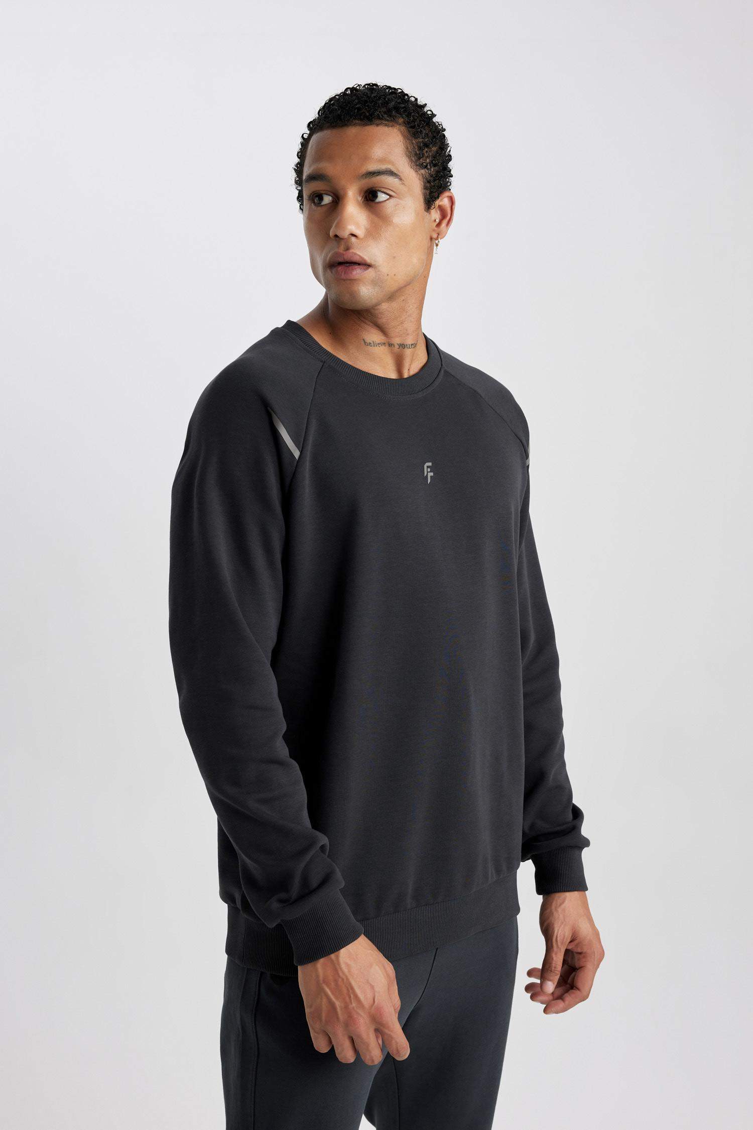 سويت شيرت قصة عادية من قماش سكوبا من DeFactoFit