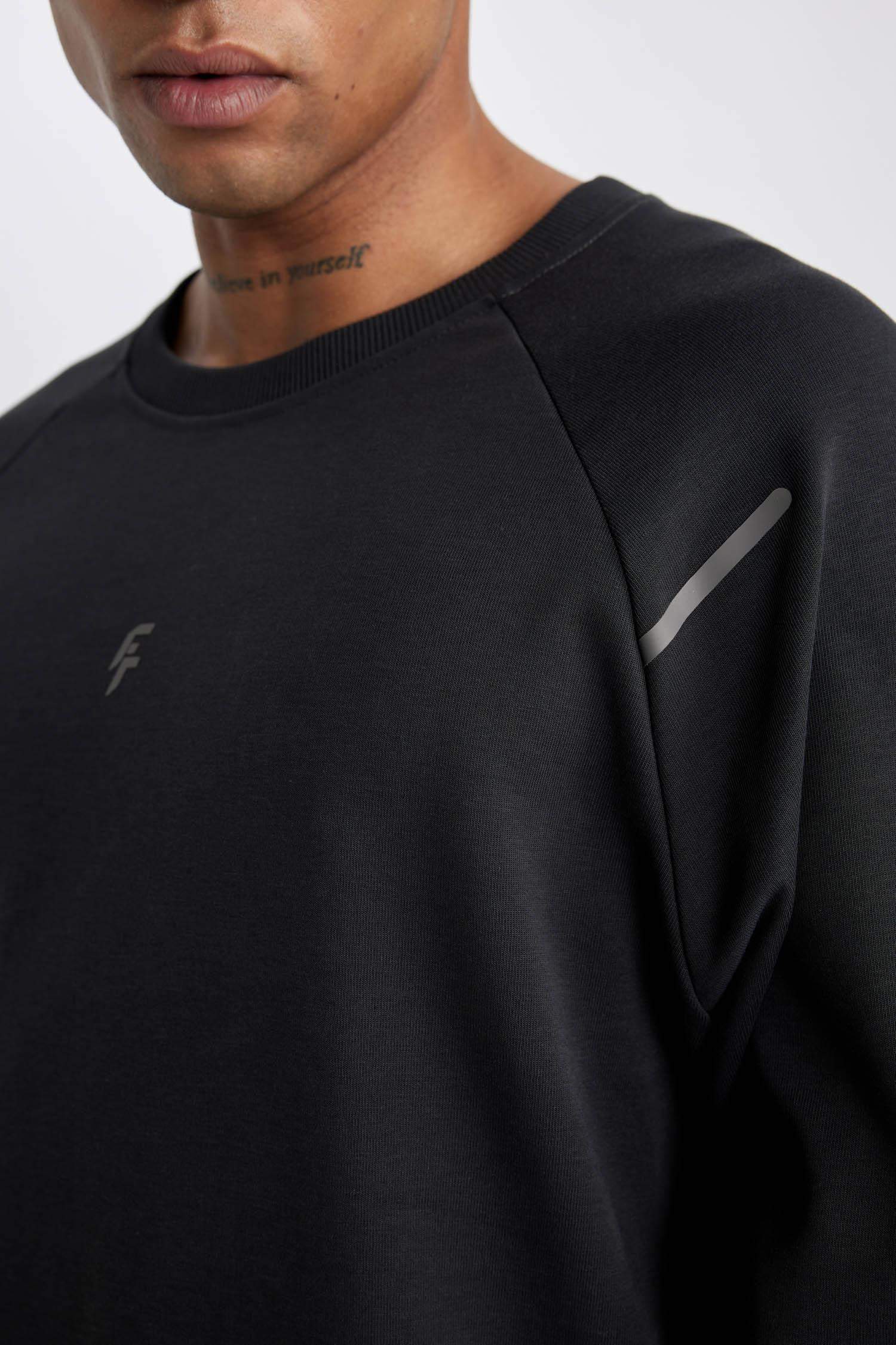 سويت شيرت قصة عادية من قماش سكوبا من DeFactoFit