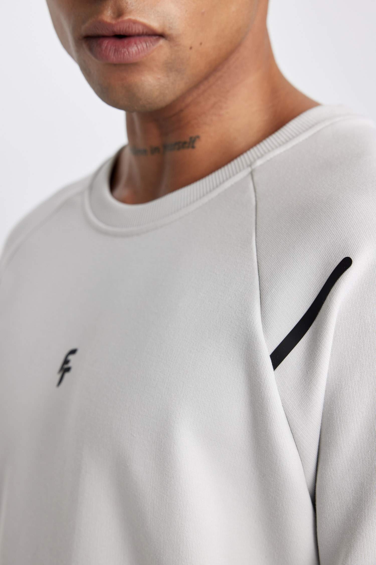 سويت شيرت قصة عادية من قماش سكوبا من DeFactoFit