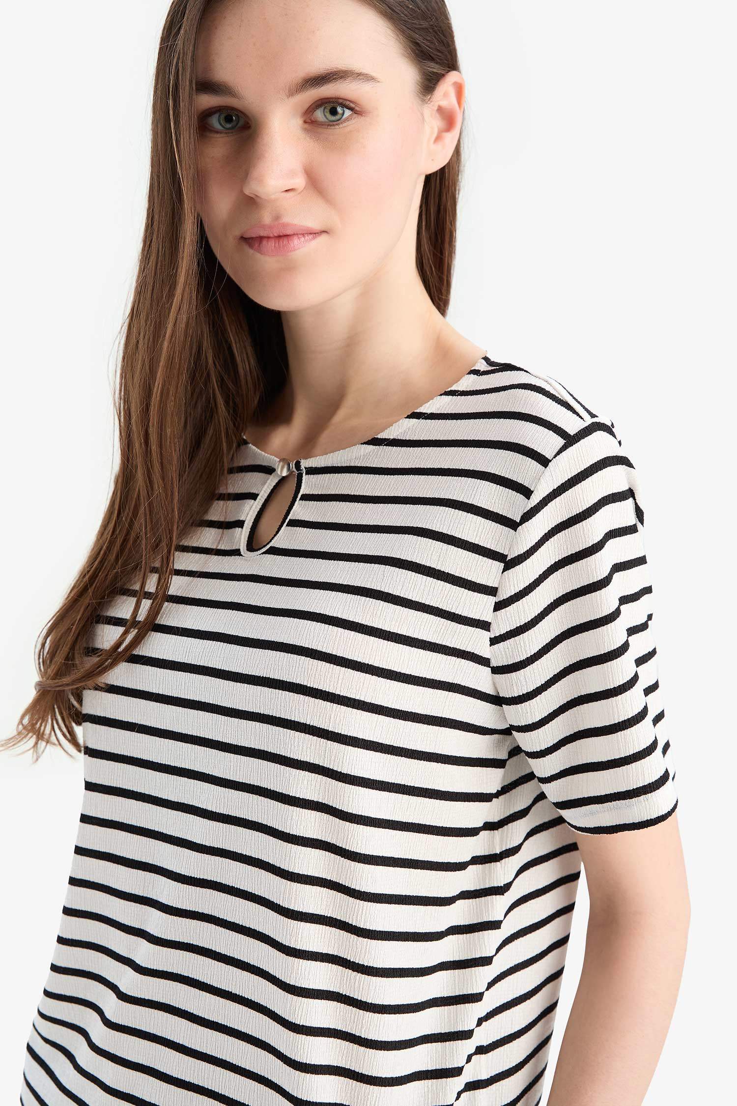 Regular Fit Bisiklet Yaka Çizgili Bürümcük Kısa Kollu Tişört