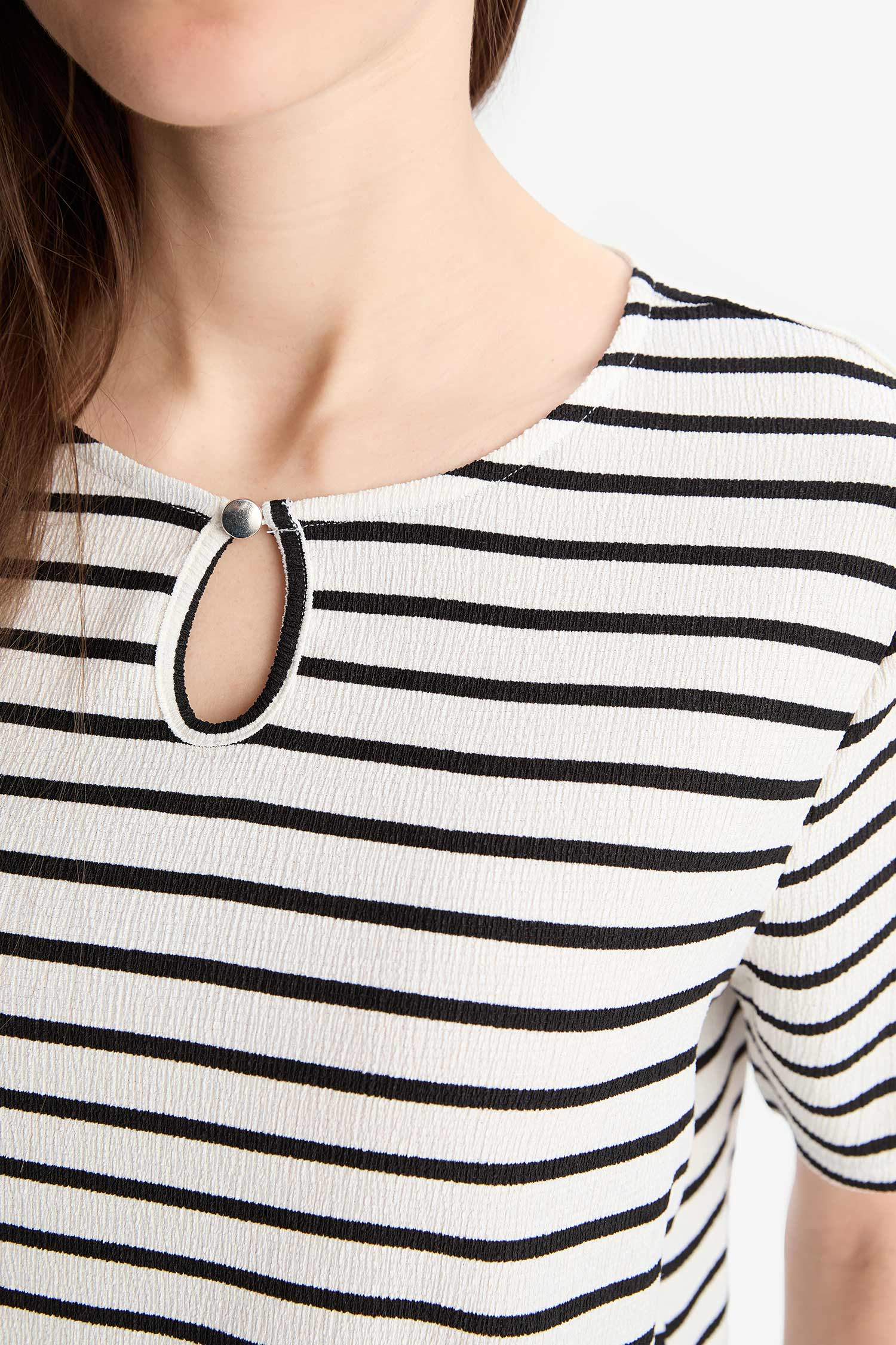 Regular Fit Bisiklet Yaka Çizgili Bürümcük Kısa Kollu Tişört