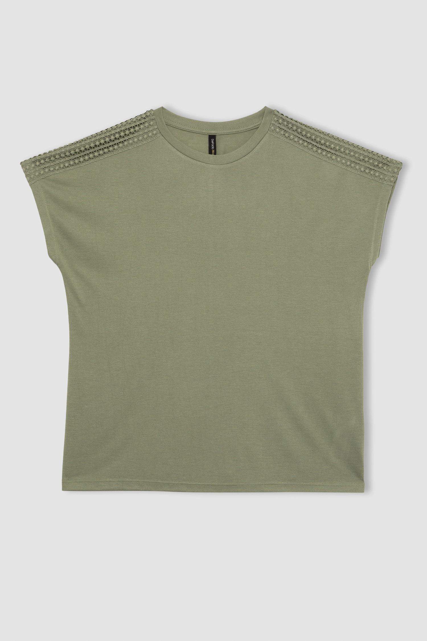 T-Shirt à Col rond et Manches Courtes