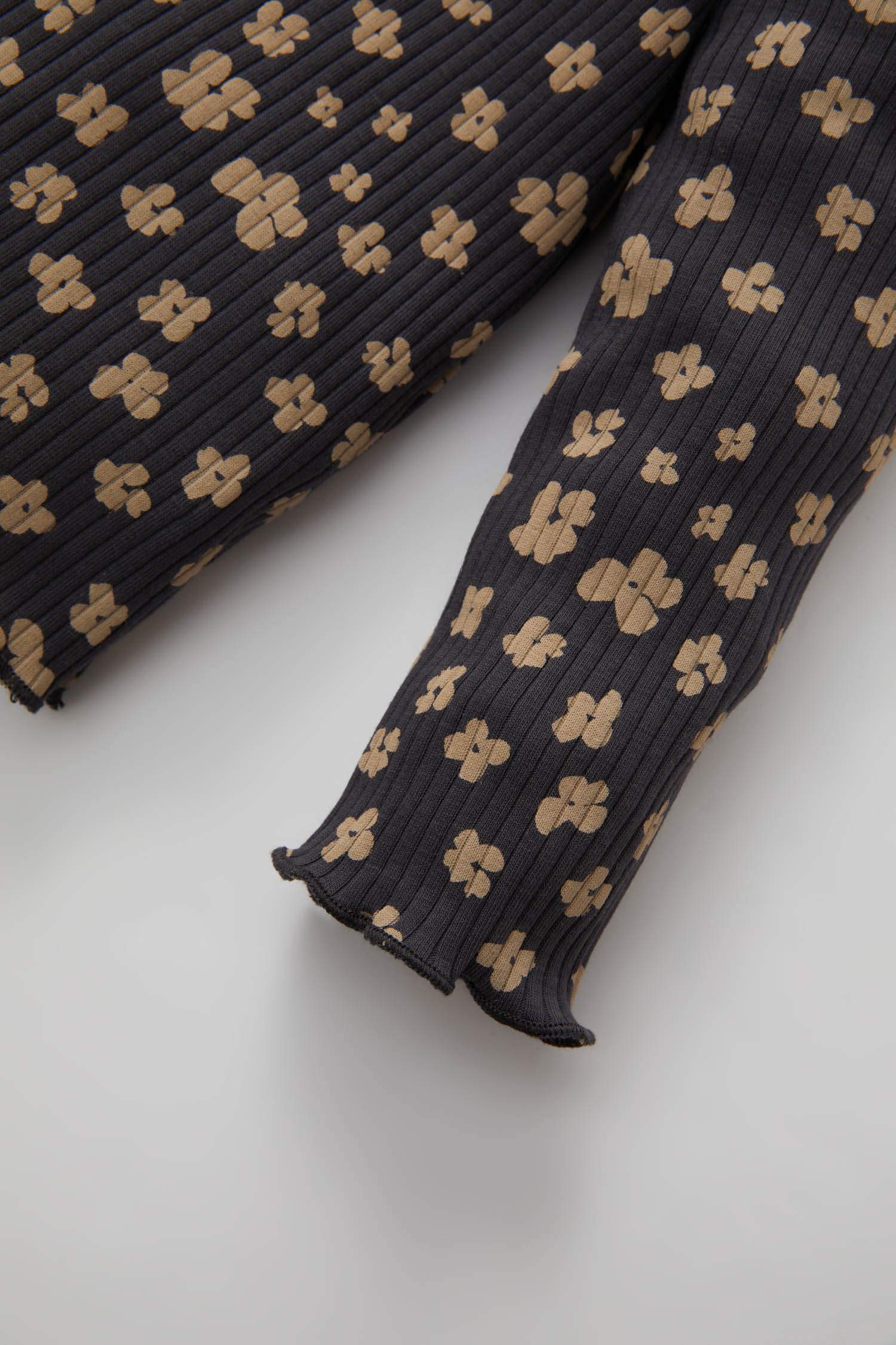 تيشيرت بناتي بنقشة الزهور  كم طويل قصة عادية برقبة مستديرة